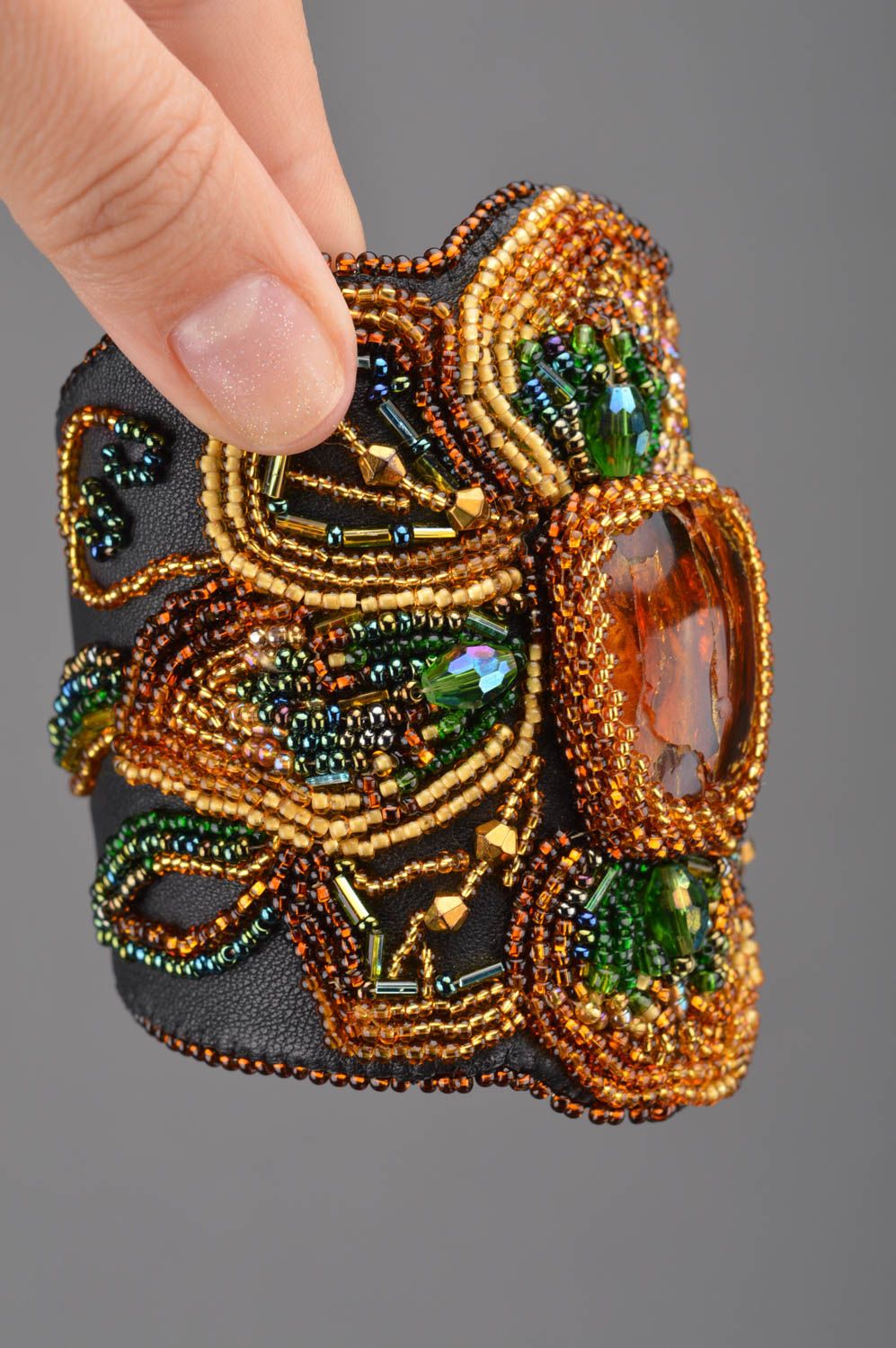 Large bracelet en cuir naturel brodé de perles de rocaille avec ambre fait main photo 5