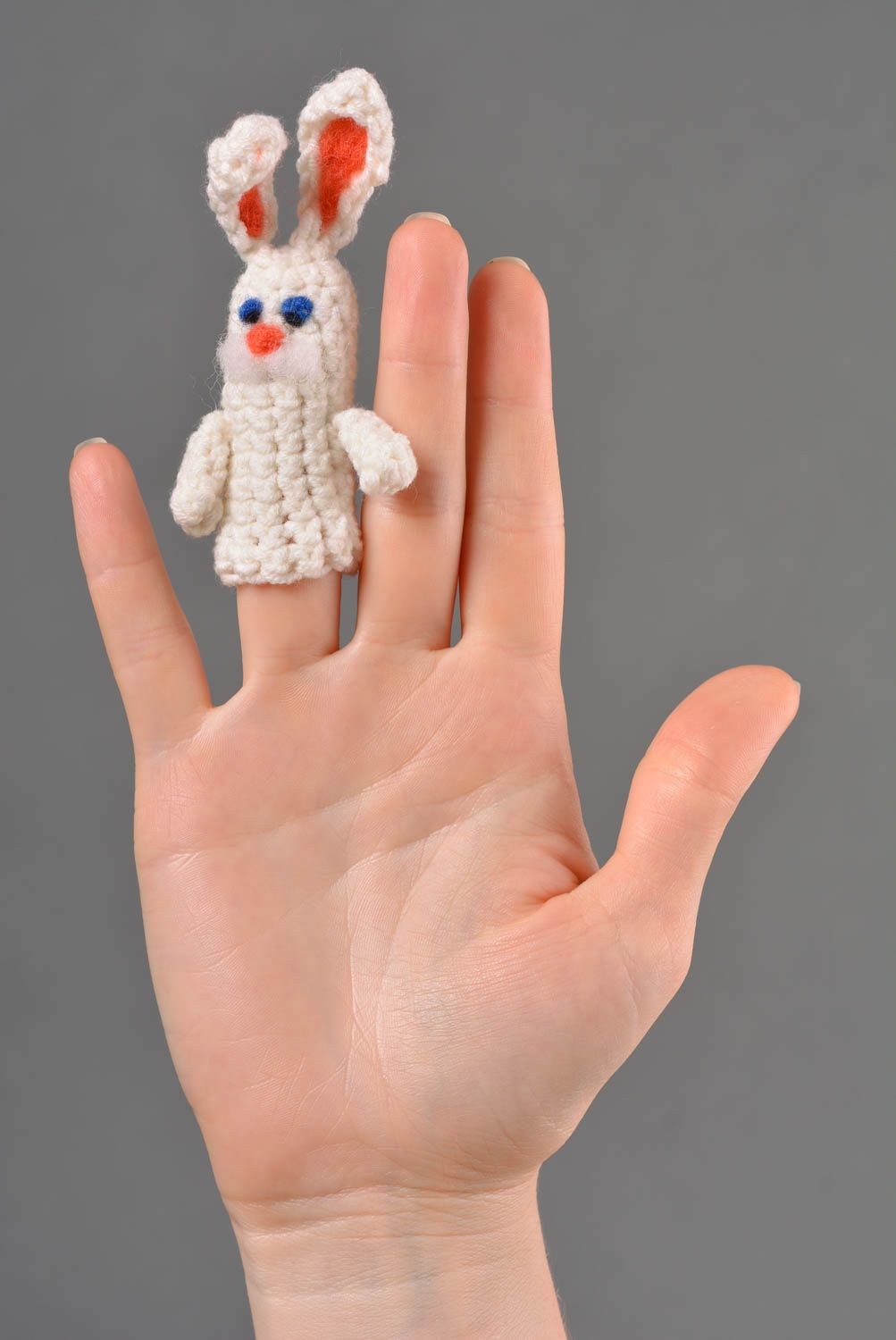 Marionnette doigt tricot Jouet fait main lapin blanc Cadeau pour enfant photo 3