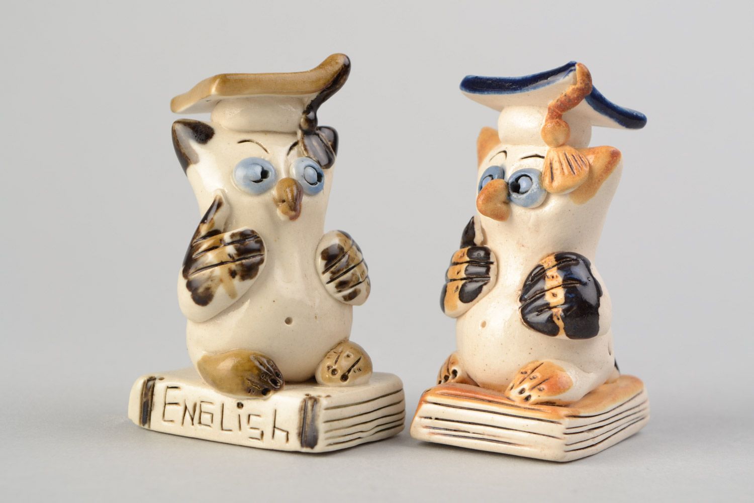 Set of 2 funny handmade glazed ceramic figurines of owls with graduate caps  photo 1
