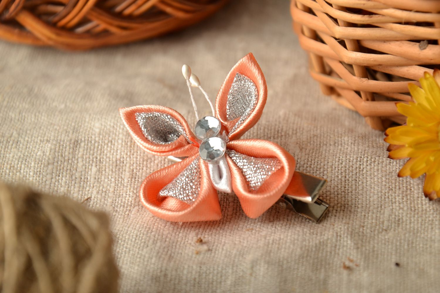 Kanzashi flower hair clip with butterfly photo 1