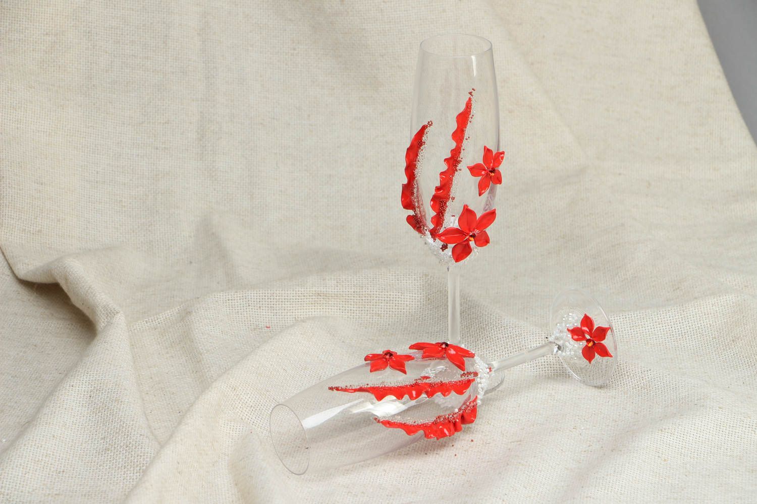 Wedding champagne glasses with red polymer clay flowers Passion photo 3