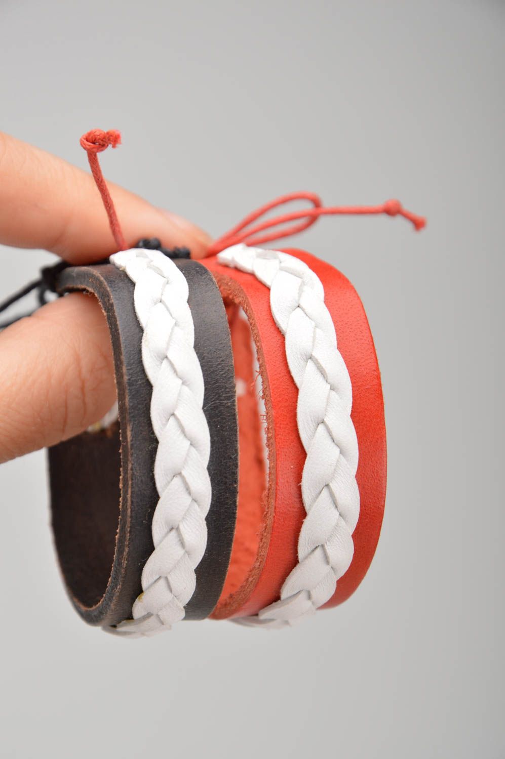 Geflochtene Leder Armbänder Set 2 Stück handmade Schmuck rot weiß braun foto 3