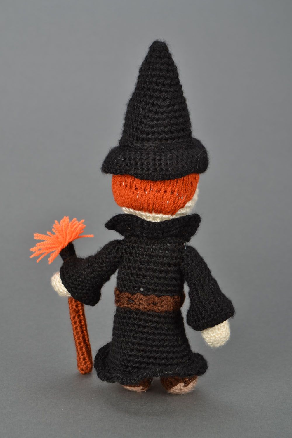 Jouet tricoté au crochet Sorcière fait main photo 5