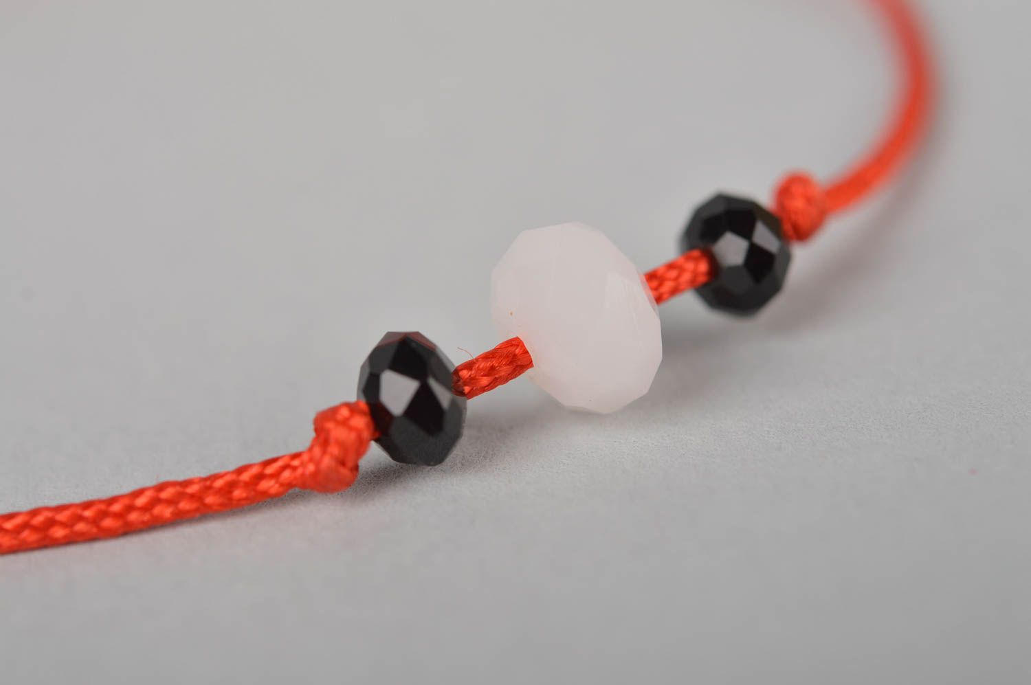 Handmade accessory beautiful wrist bracelet with bead red designer bracelet   photo 3