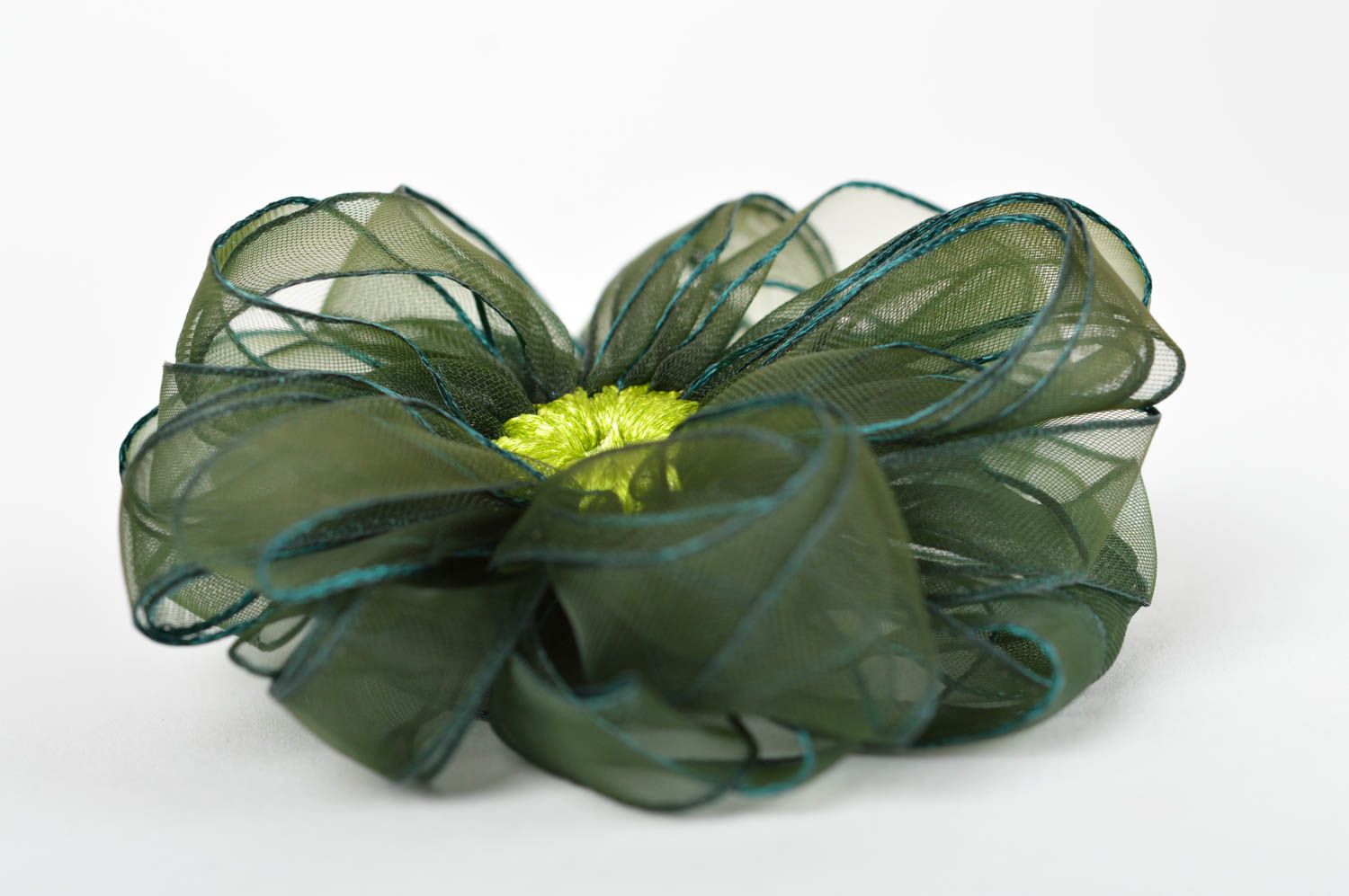 Детская резинка для волос украшение ручной работы резинка с цветком зеленая фото 3