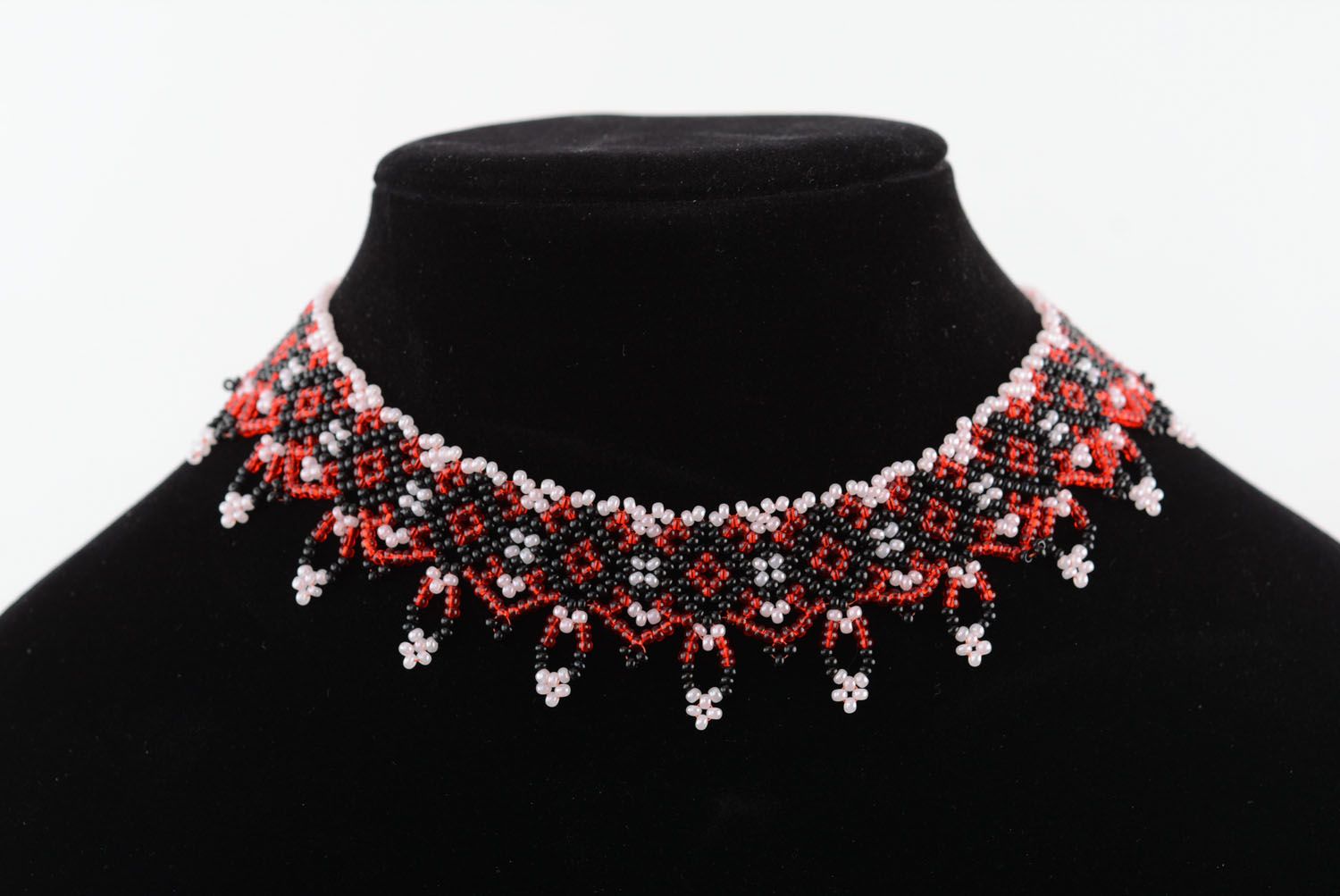 Beaded necklace in ethnic style photo 3