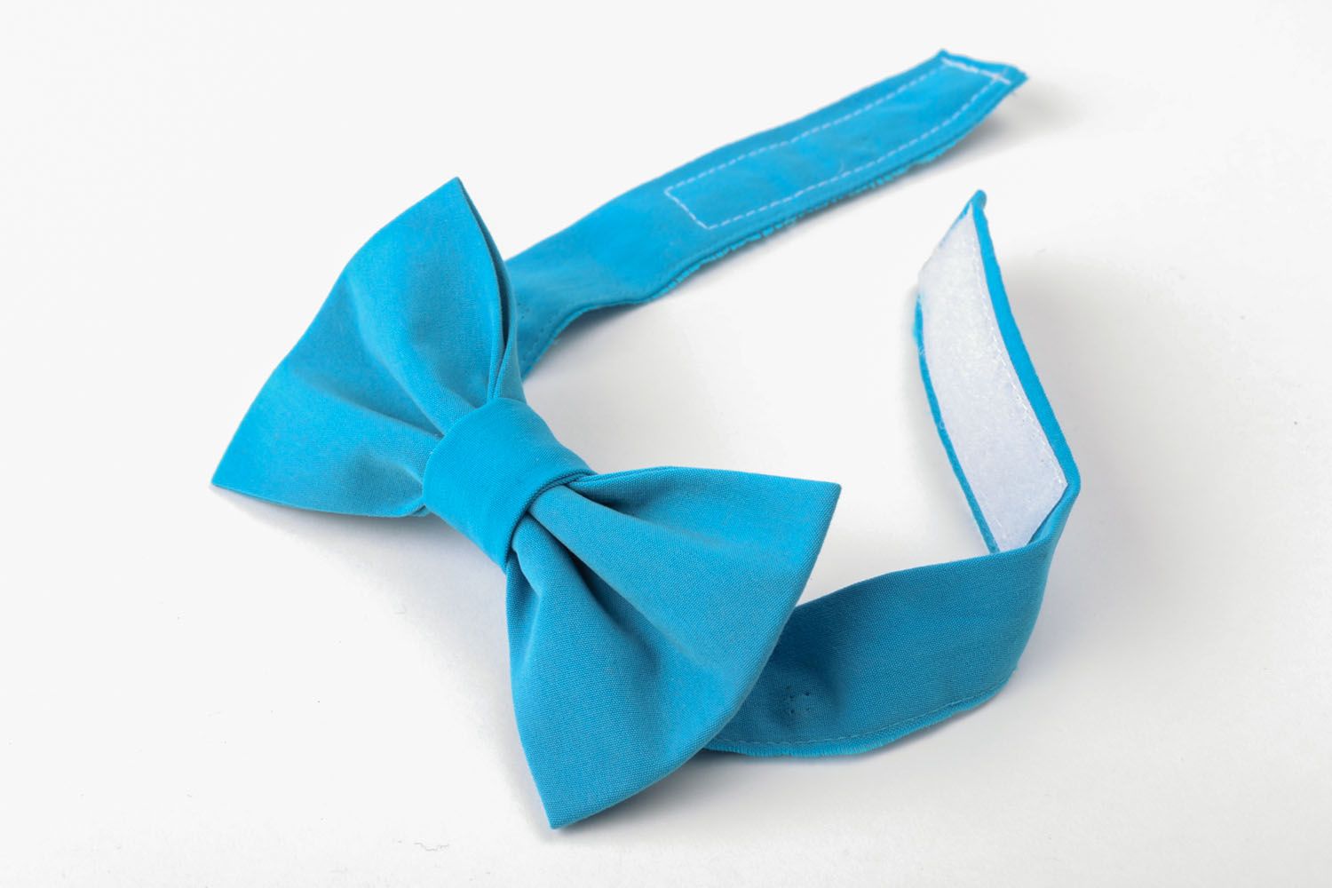 Gravata-borboleta artesanal azul para traje  foto 3
