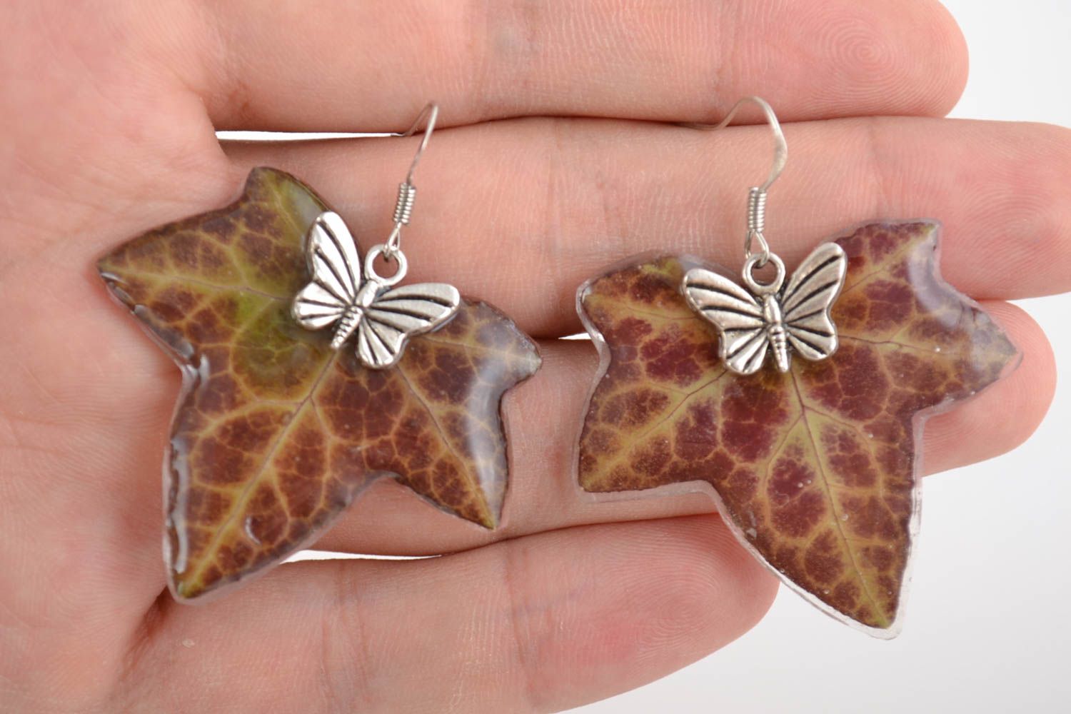 Handmade elegant designer dangle earrings with leaves in epoxy resin photo 2