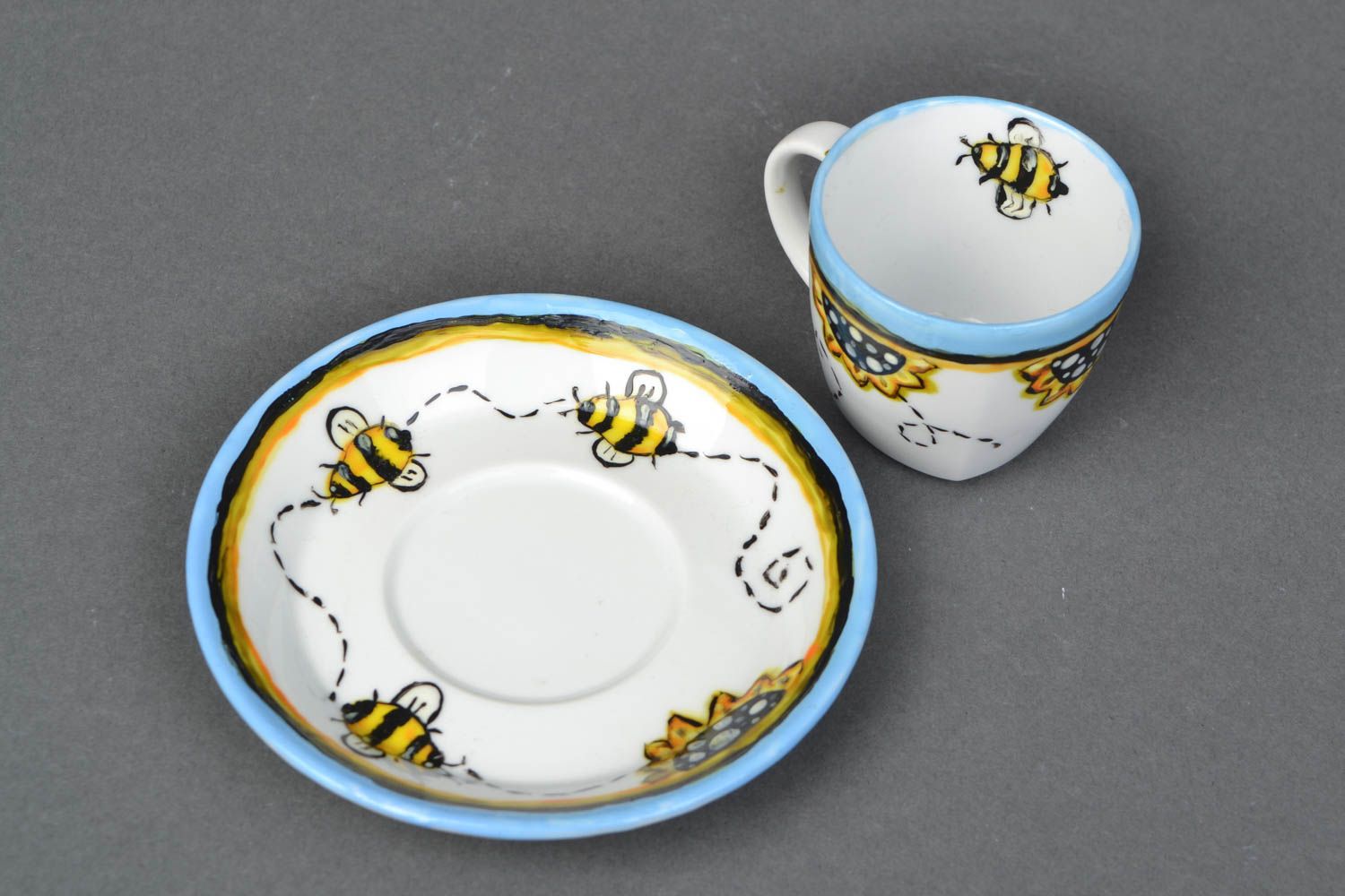 Elegant bee pattern white espresso coffee cup with saucer and handle photo 3