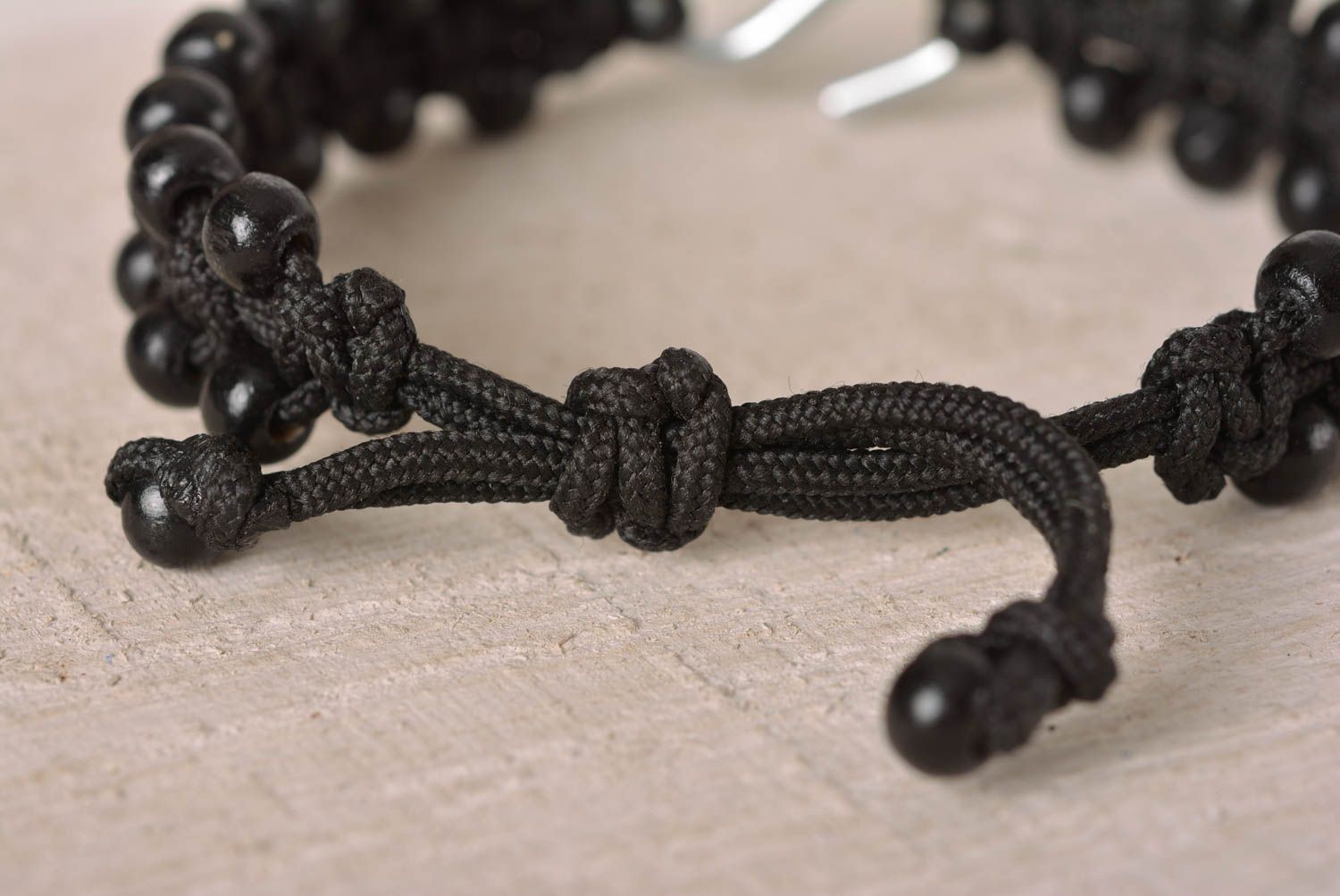 Bracelet noir tressé Bijou fait main macramé design Cadeau pour femme homme photo 4