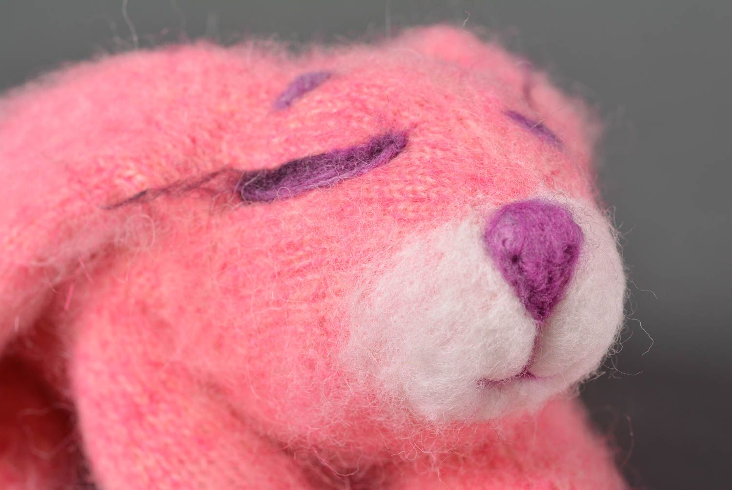 Peluche lapin rose Jouet tricot fait main en laine Cadeau enfant original photo 2