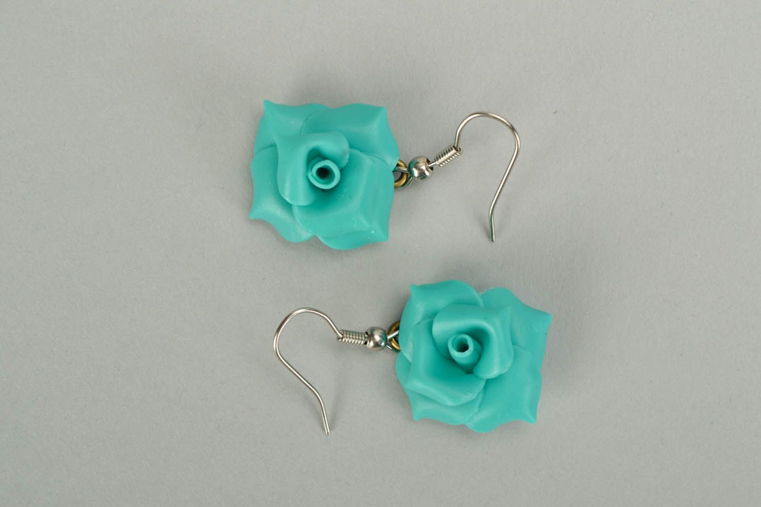 Boucles d'oreilles en pâte polymère Roses turquoises photo 2