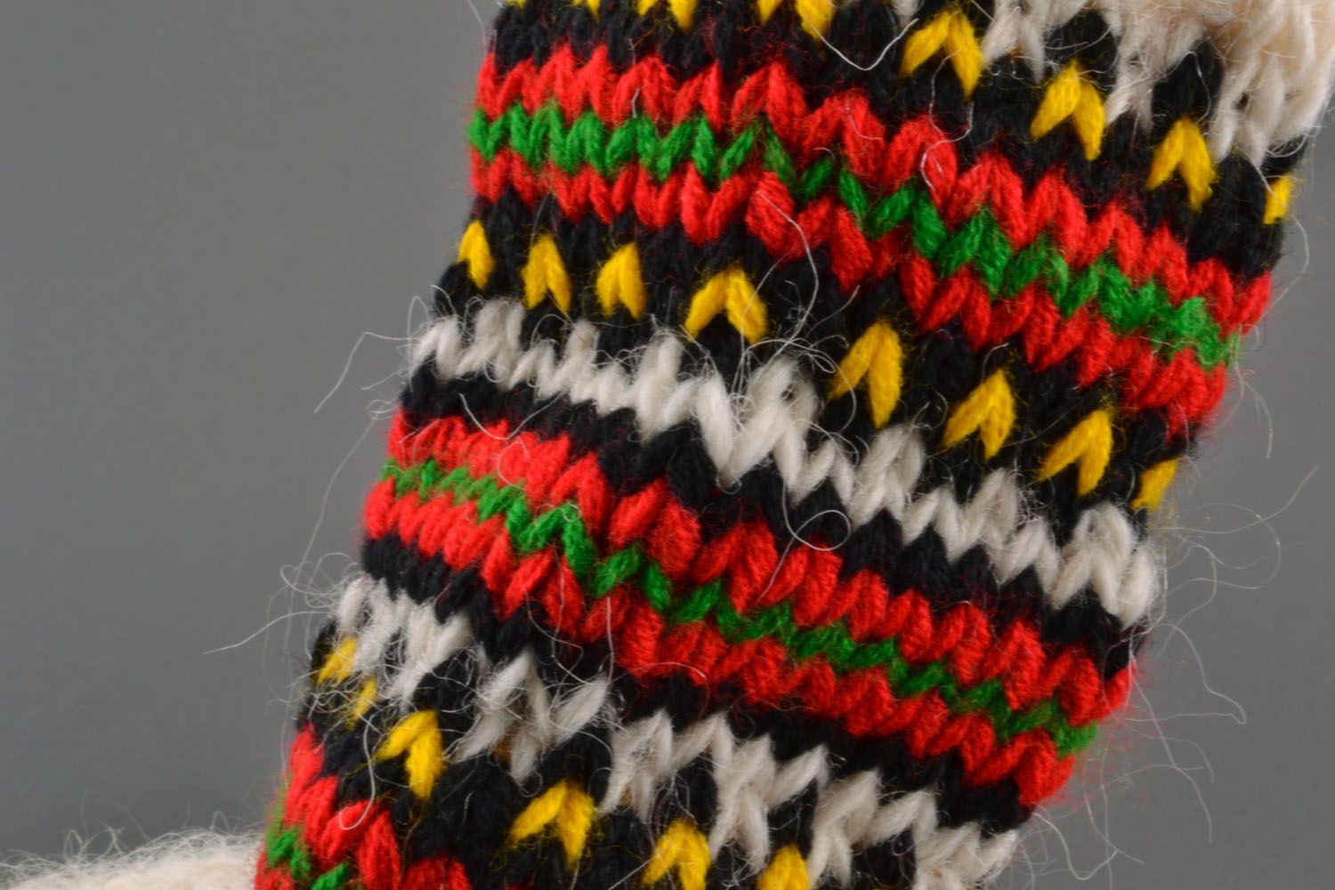 Chaussettes tricotées main en laine à motif vif photo 4