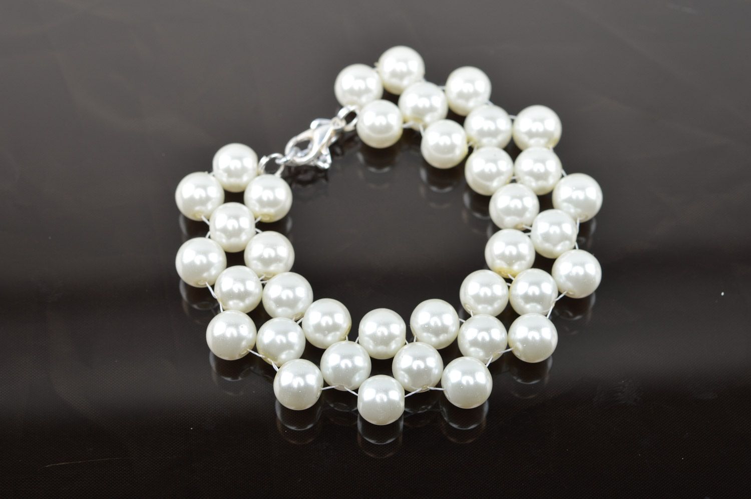 Joli bracelet blanc en perles d'imitation fait main élégant pour femme photo 2