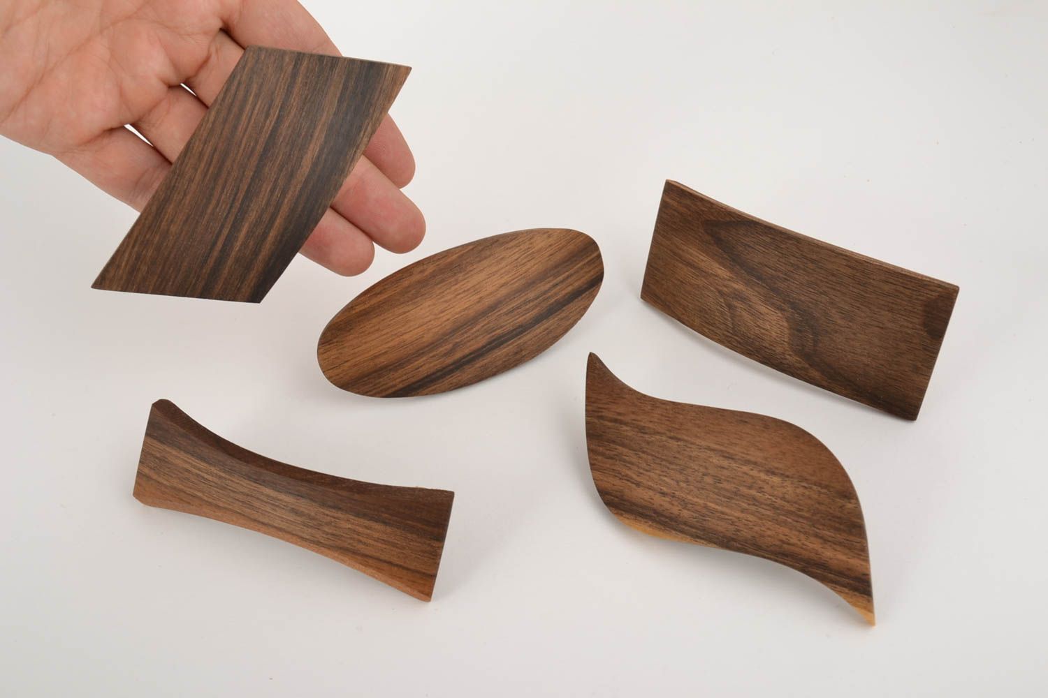 Conjunto de pasadores para el pelo artesanales de madera oscuros ecológicos 5 piezas  foto 4