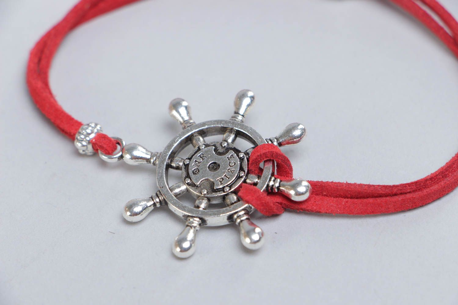 Handgemachtes originelles schönes rotes Armband aus Wildleder Frauen Schmuck foto 4