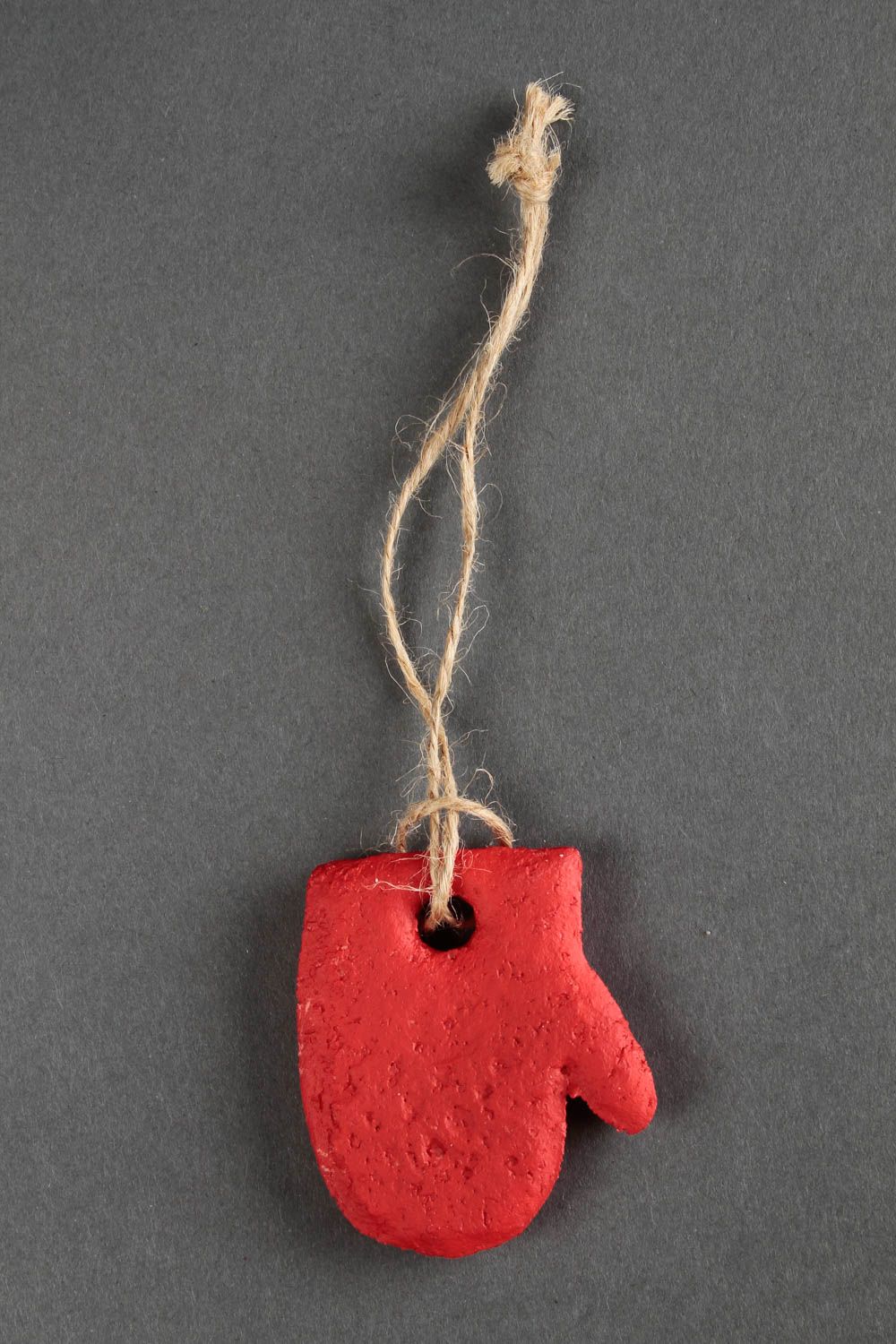 Красная фигурка из соленого теста ручной работы декор для дома елочная игрушка фото 4