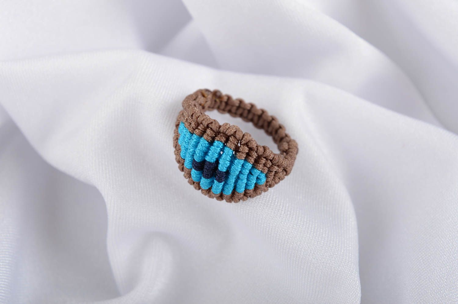Bague fantaisie Bijou fait main tricoté en fils de nylon Accessoire femme photo 1