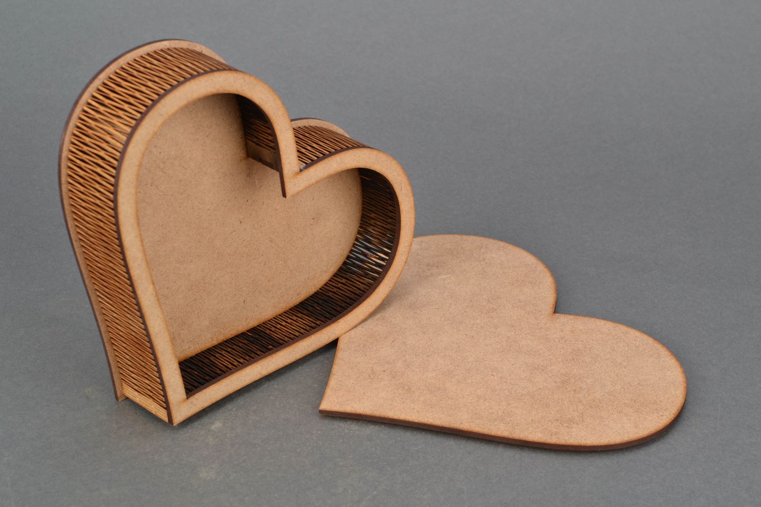 Coffret en bois à décorer en forme de coeur photo 4