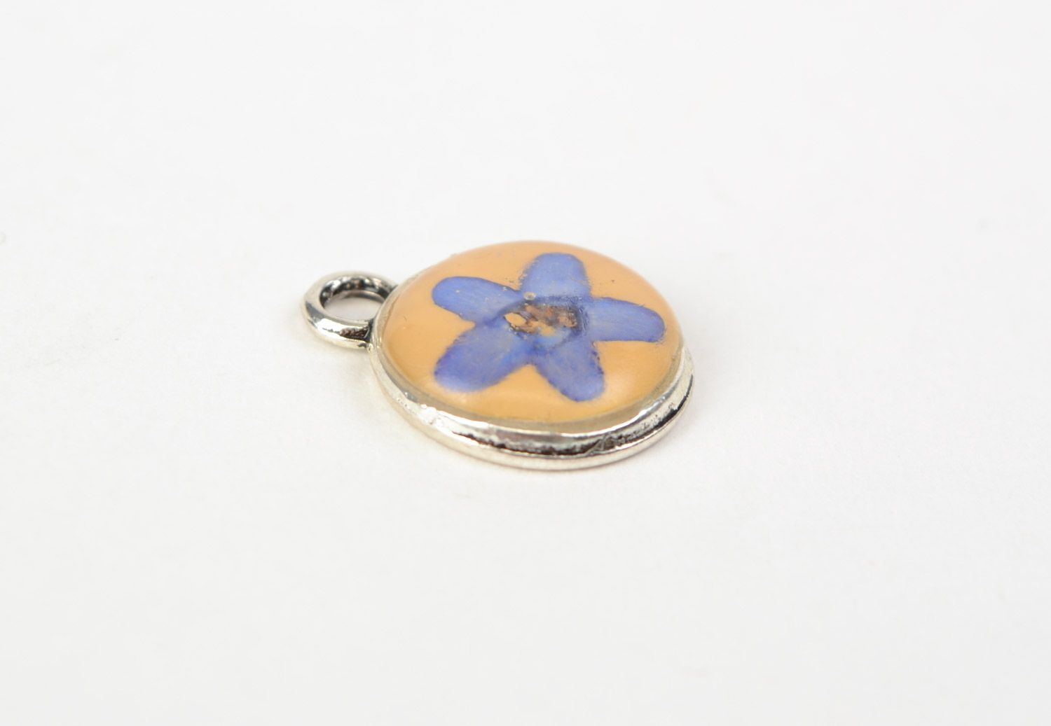 Handmade tiny round pendant with flower coated with epoxy resin without chain photo 3