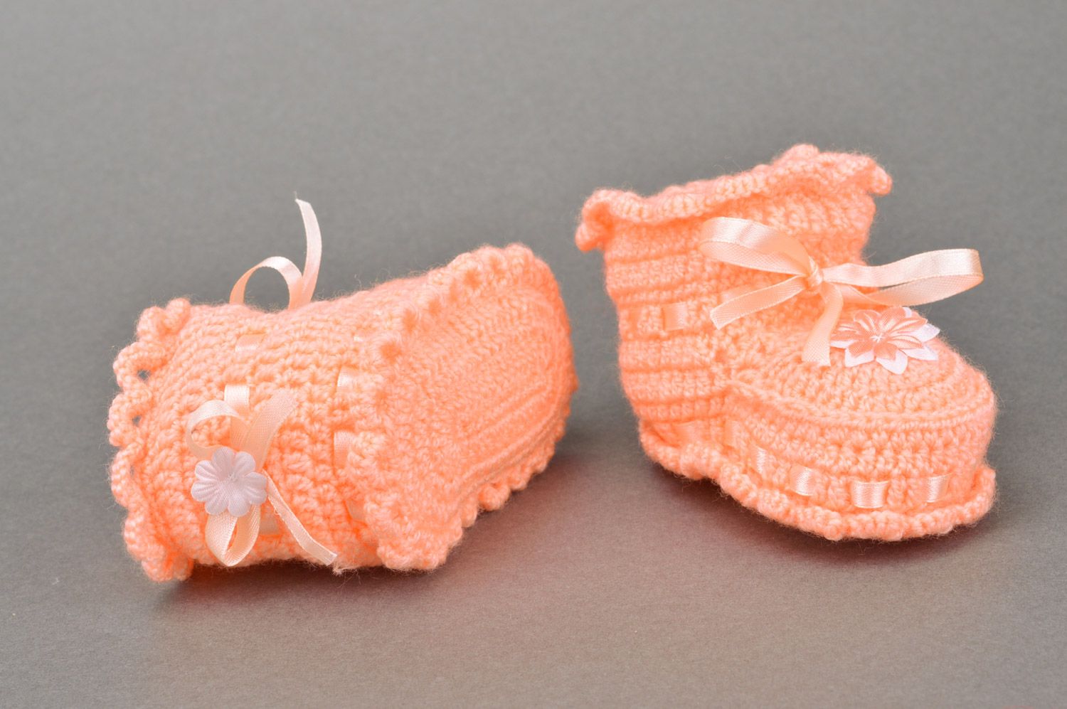 Orange gehäkelte Babyschuhe mit Schuhbändern handmade aus Acryl für Mädchen foto 5