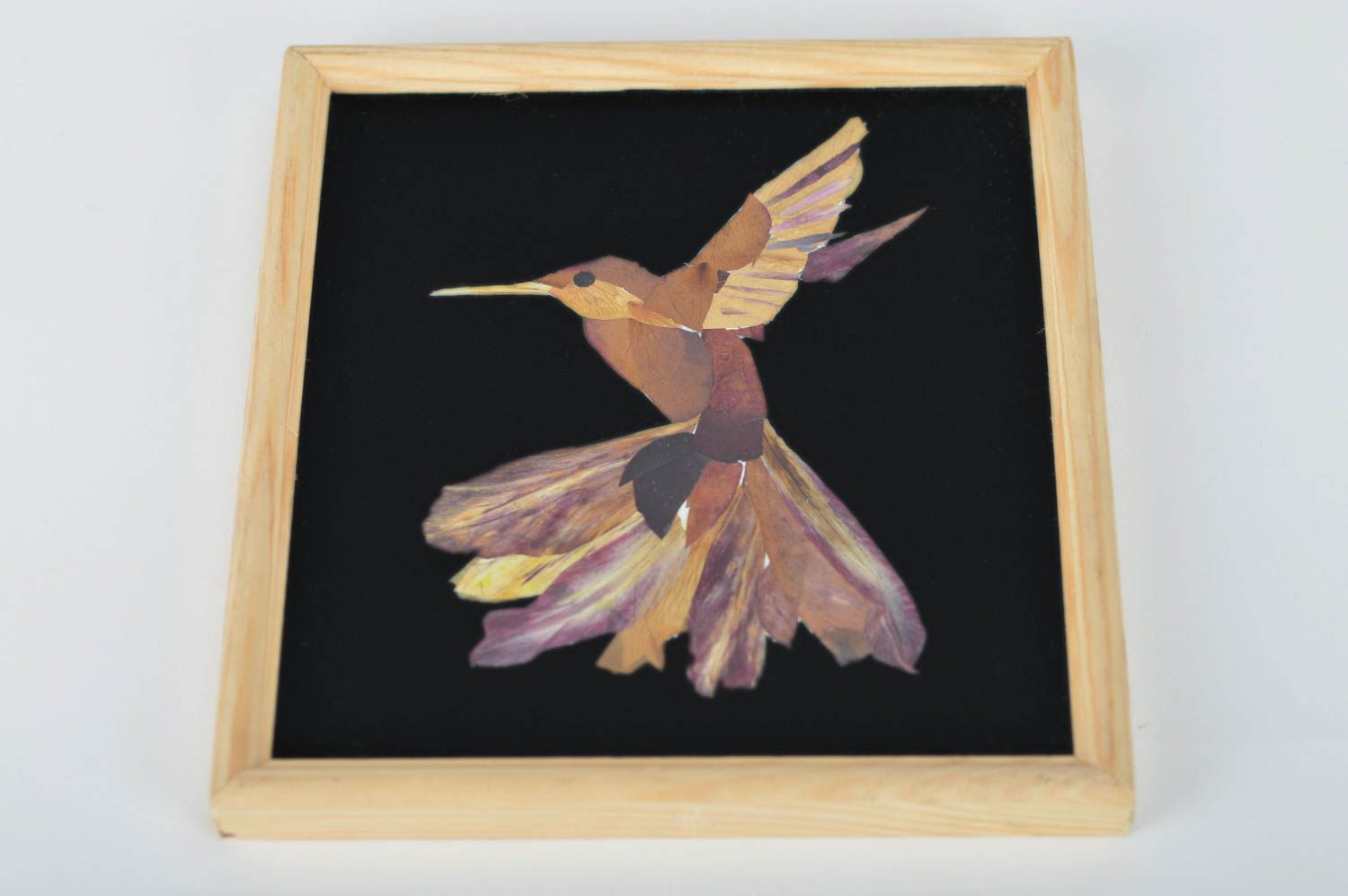 Handgemachtes Bild aus getrockneten Blättern Vogel im Holzrahmen für Dekor foto 5