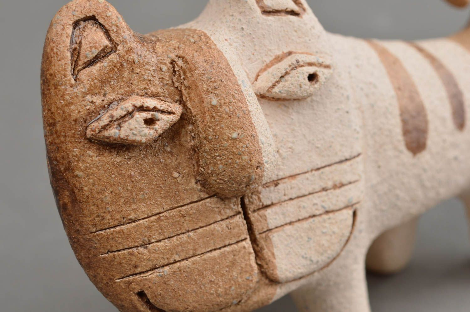 Statuetta gatto in argilla fatta a mano figurina decorativa in ceramica  foto 5