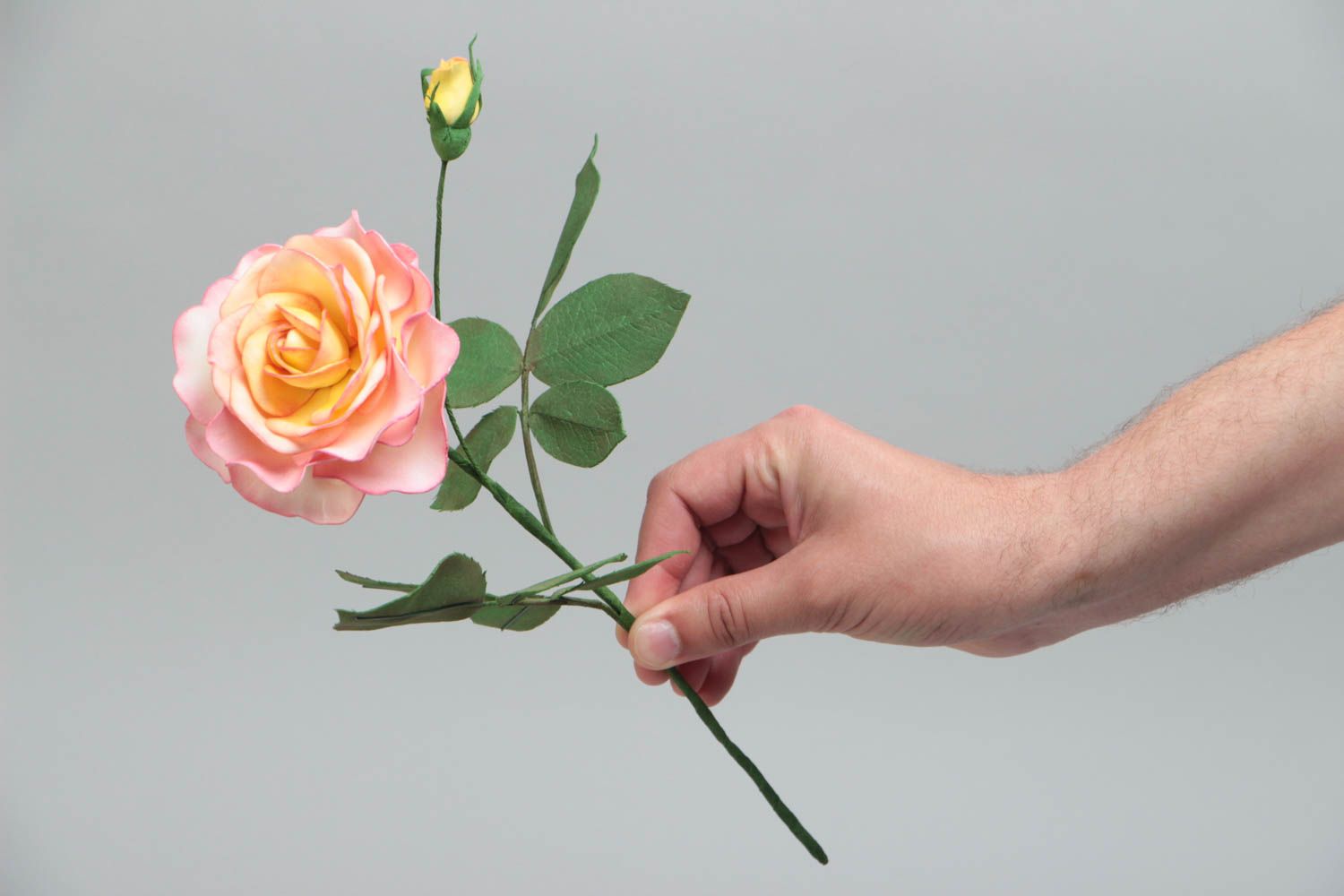 Розовая роза из фоамирана красивый цветок для декора дома ручной работы фото 5