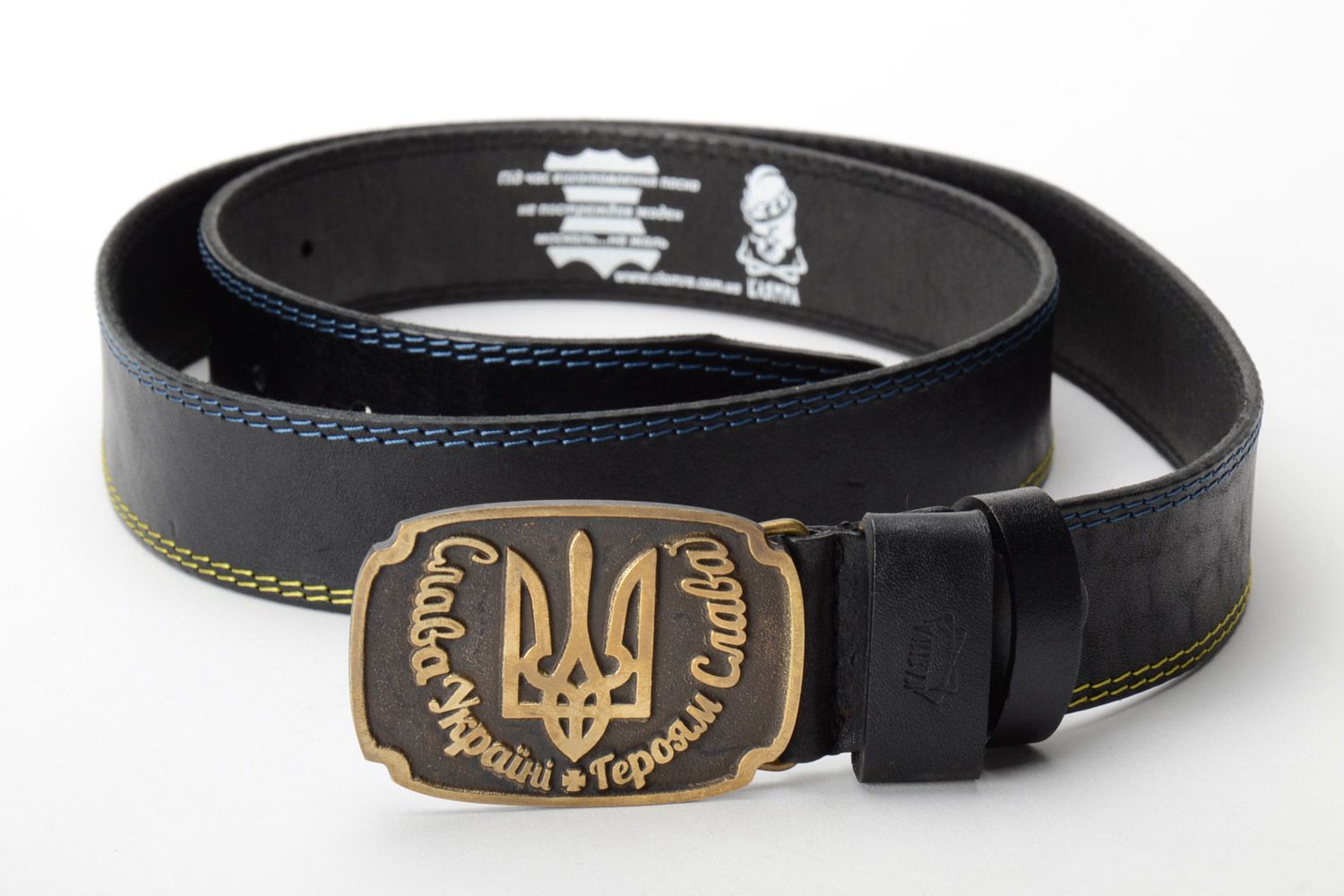 Cinturón de cuero natural con hebilla metálica con el Escudo de Ucrania estampado artesanal foto 2