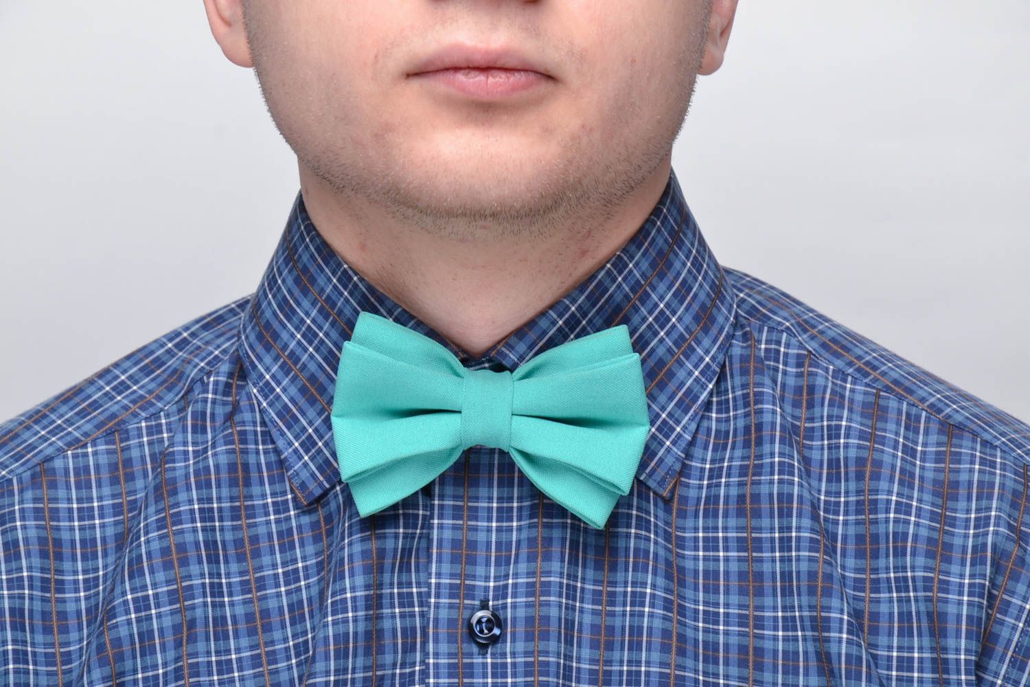 Turquoise bow tie photo 2
