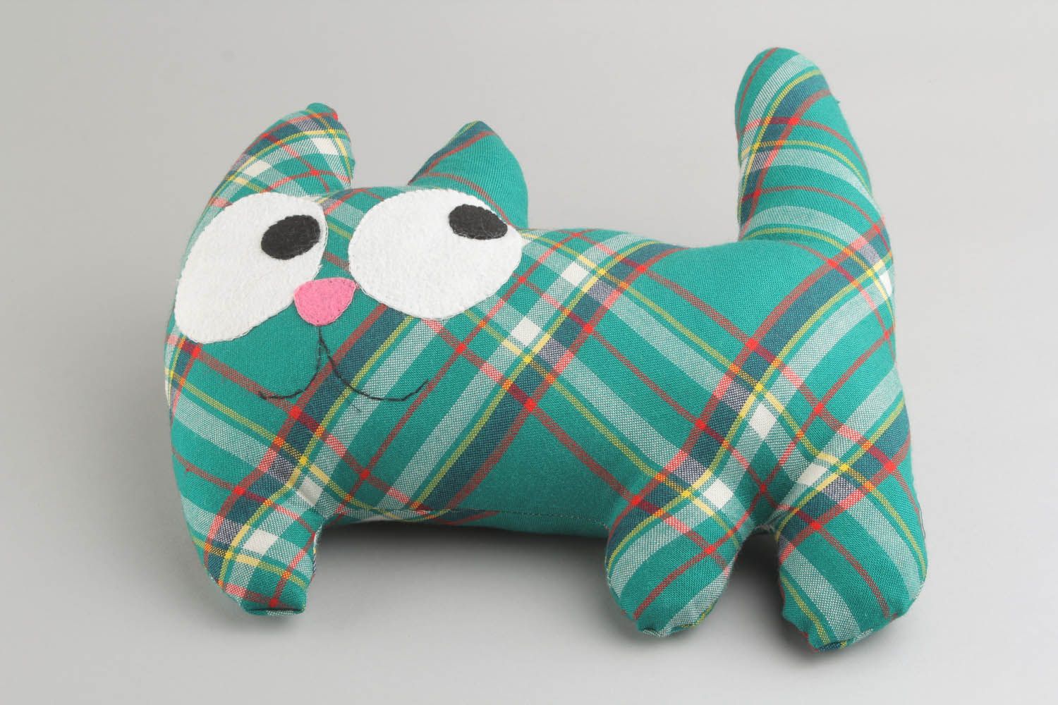 Brinquedo travesseiro artesanal de algodão e lã na forma de gato para jogos e sono foto 2