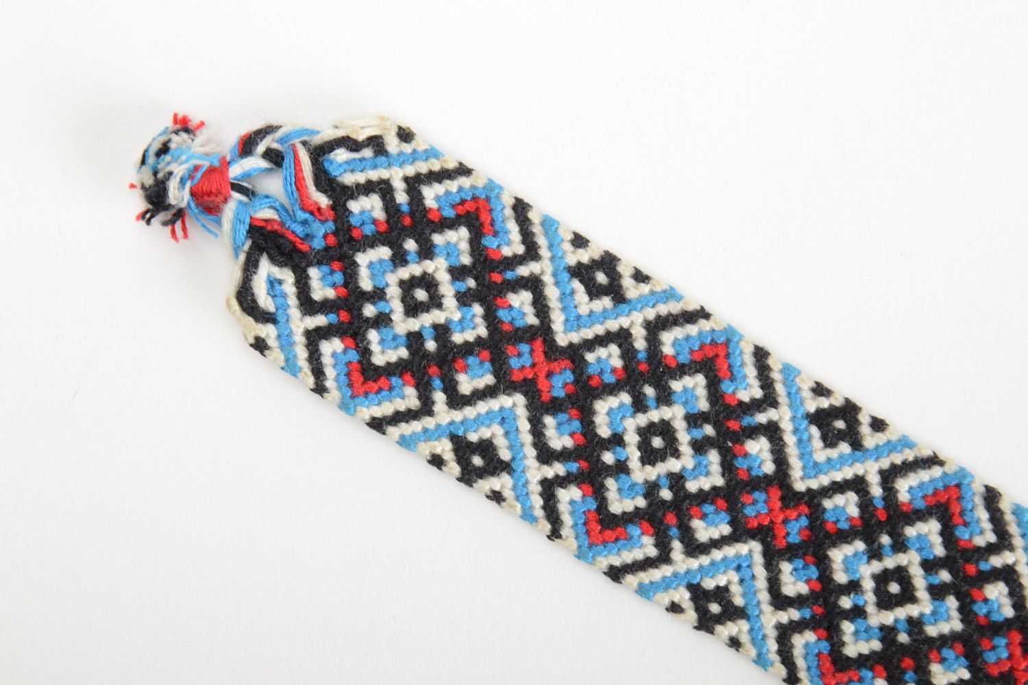 Плетеный браслет из ниток разноцветный с орнаментом стильный широкий хенд мэйд фото 4