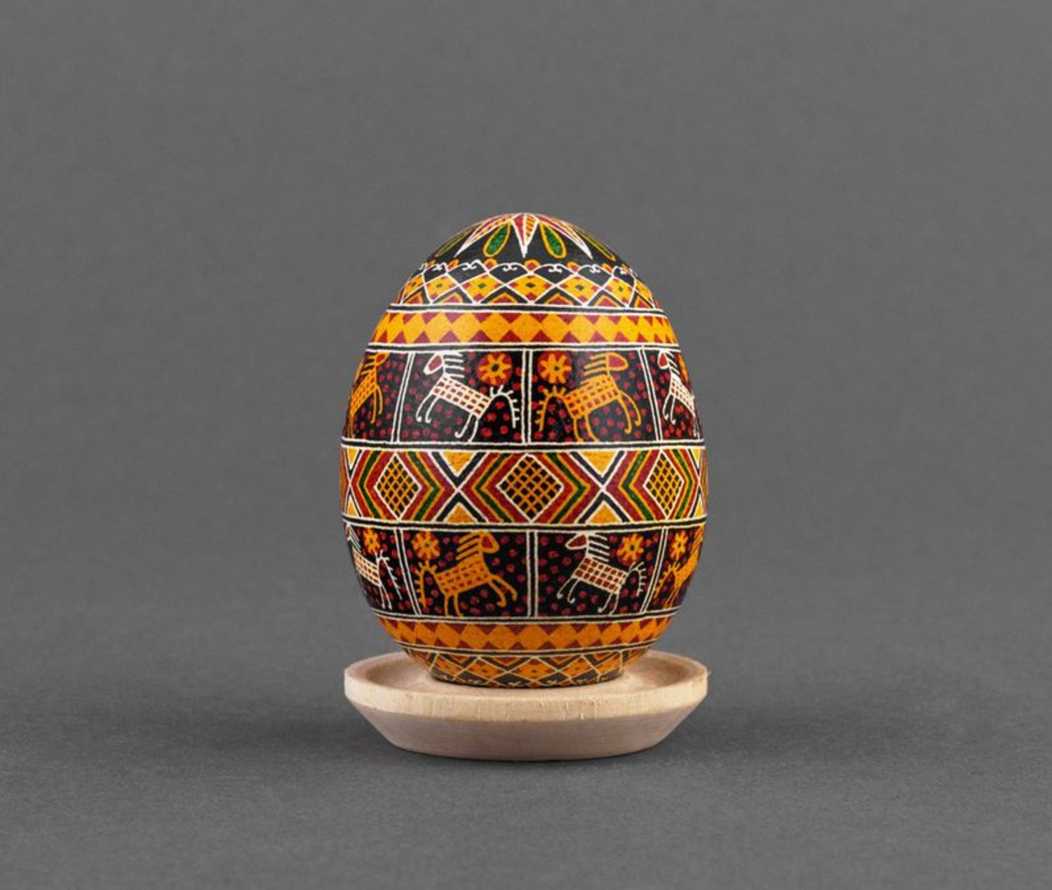 L'uovo pasquale dipinto a mano L'uovo decorativo fatto a mano L'uovo Antichità foto 2