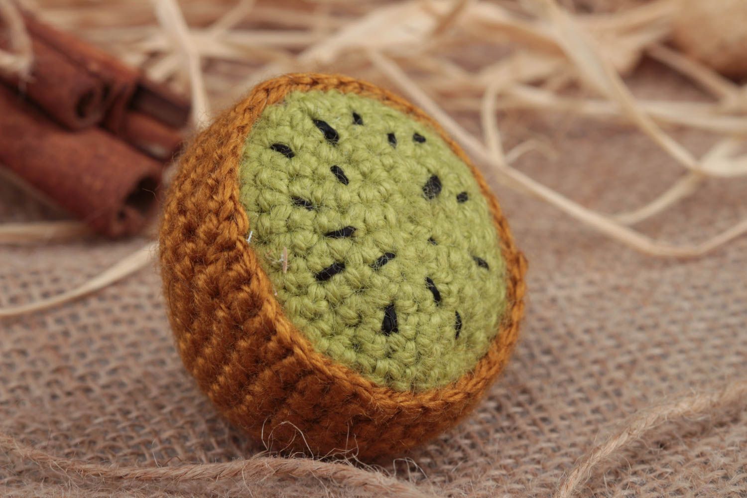 Petit jouet mou tricoté en acrylique fait main au crochet Kiwi à collectionner photo 1
