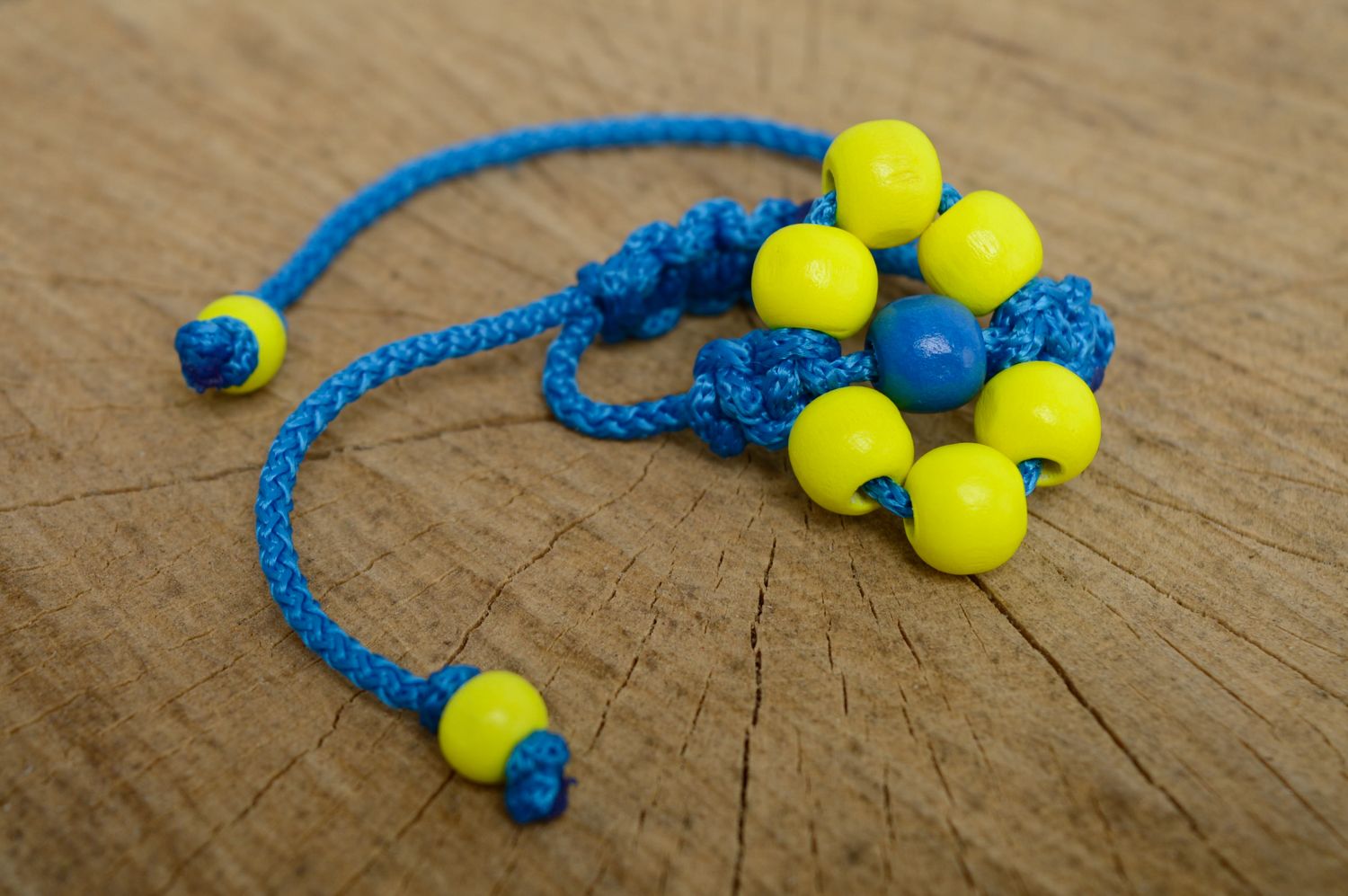 Gelb Blaues Armband mit Holzperlen Makramee Technik handmade  foto 1