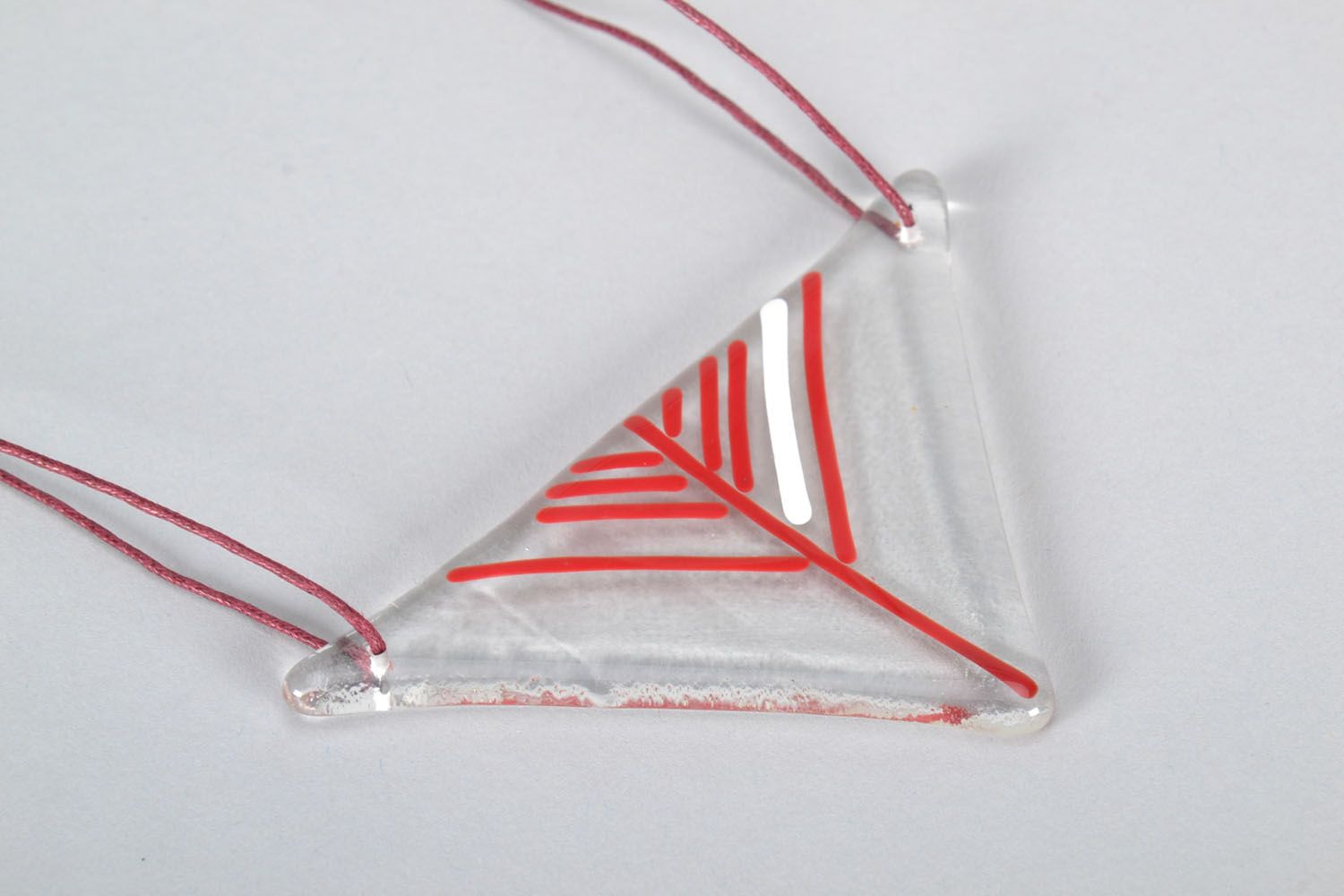 Pendentif en verre triangle fait main photo 3