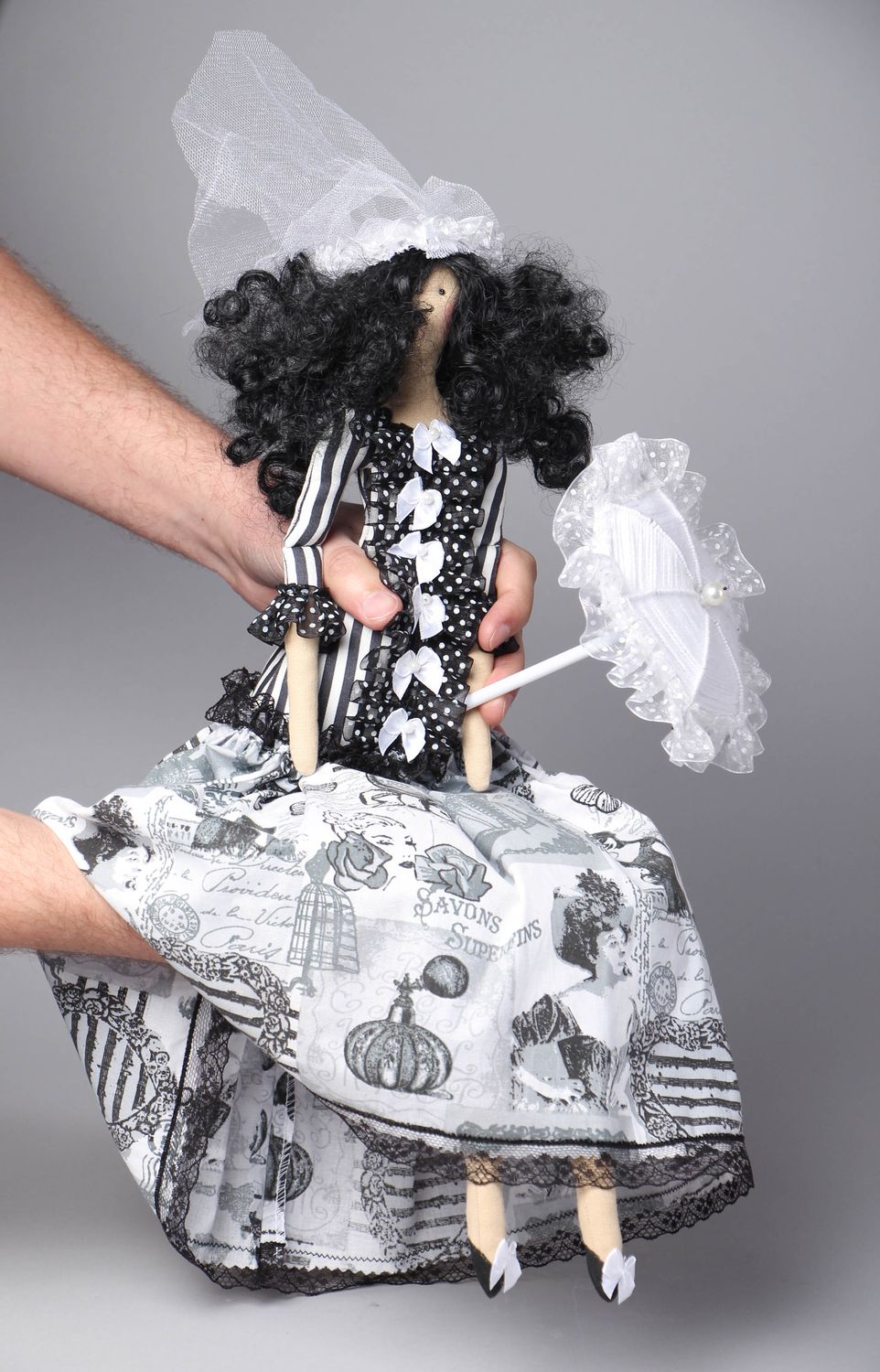 Тканевая кукла черно-белая кудрявая фото 4