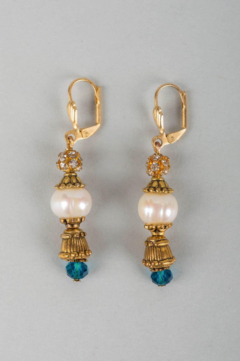 Boucles d'oreilles en perles et cristaux pendantes faites main originales photo 2