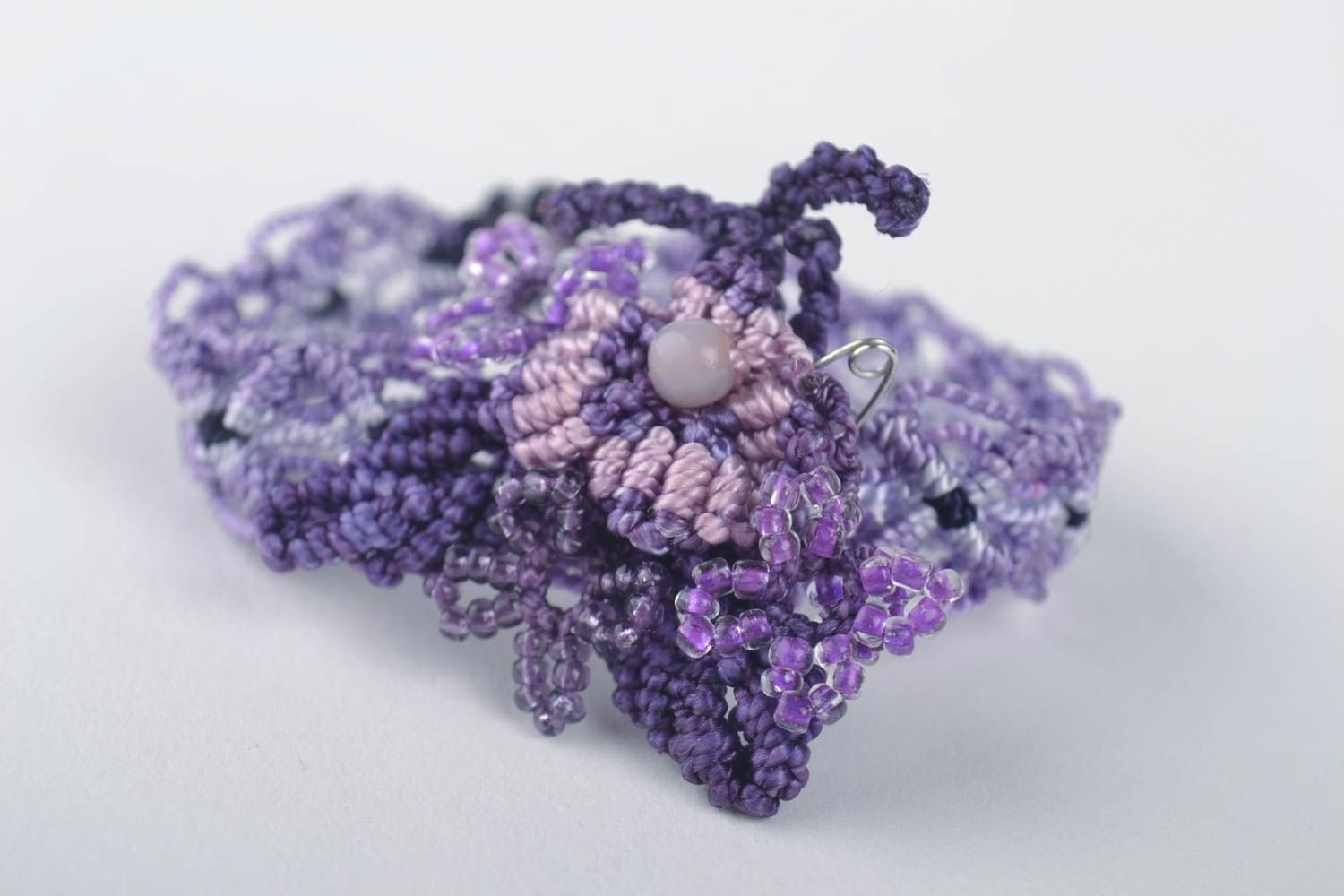 Bracelet design avec Broche textile faits main violets macramé Cadeau femme photo 3