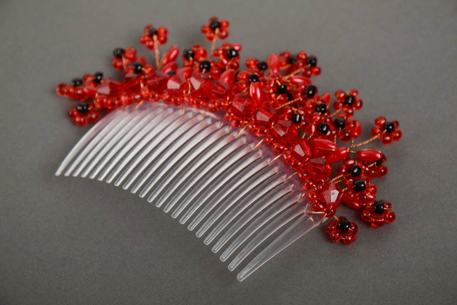 Handmade decorative plastic hair comb with beaded flowers of red color photo 5
