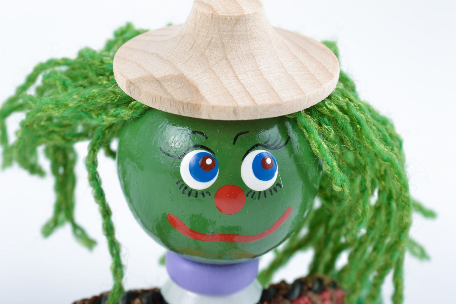 Handmade grünes bemaltes originelles Öko Spielzeug aus Holz Wassermann Geschenk foto 3