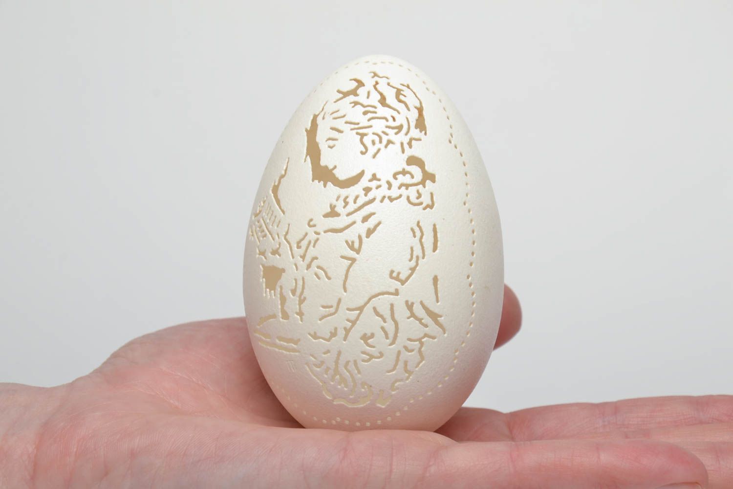 Гусиное яйцо с гравировкой Баришня фото 5