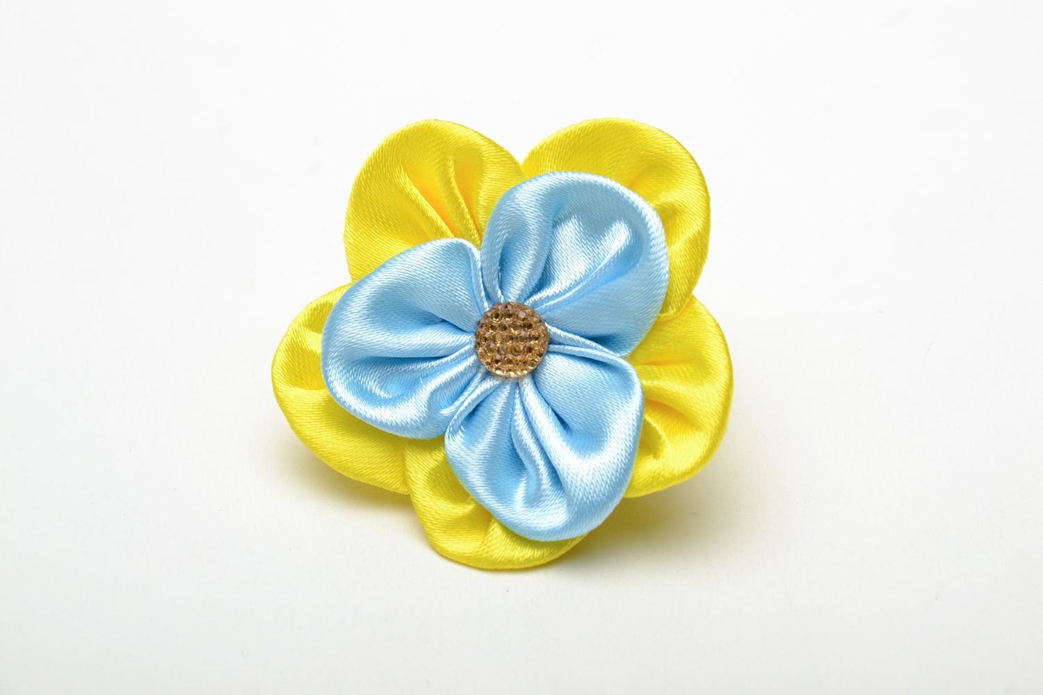 Coletero para el cabello con flor de cintas amarilla y azul foto 2