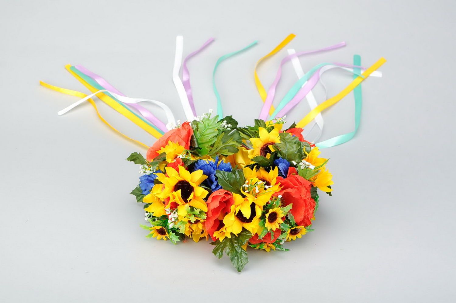 Ghirlanda con fiori belli fatta a mano accessorio originale d'autore da donna foto 3