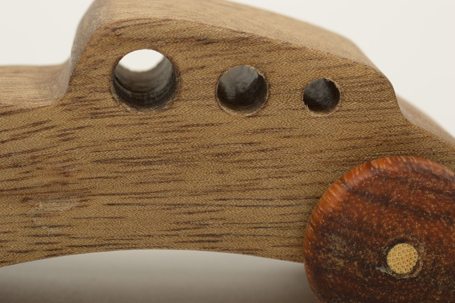 Jouet voiture en bois fait main insolite écologique Cadeau pour enfant photo 5