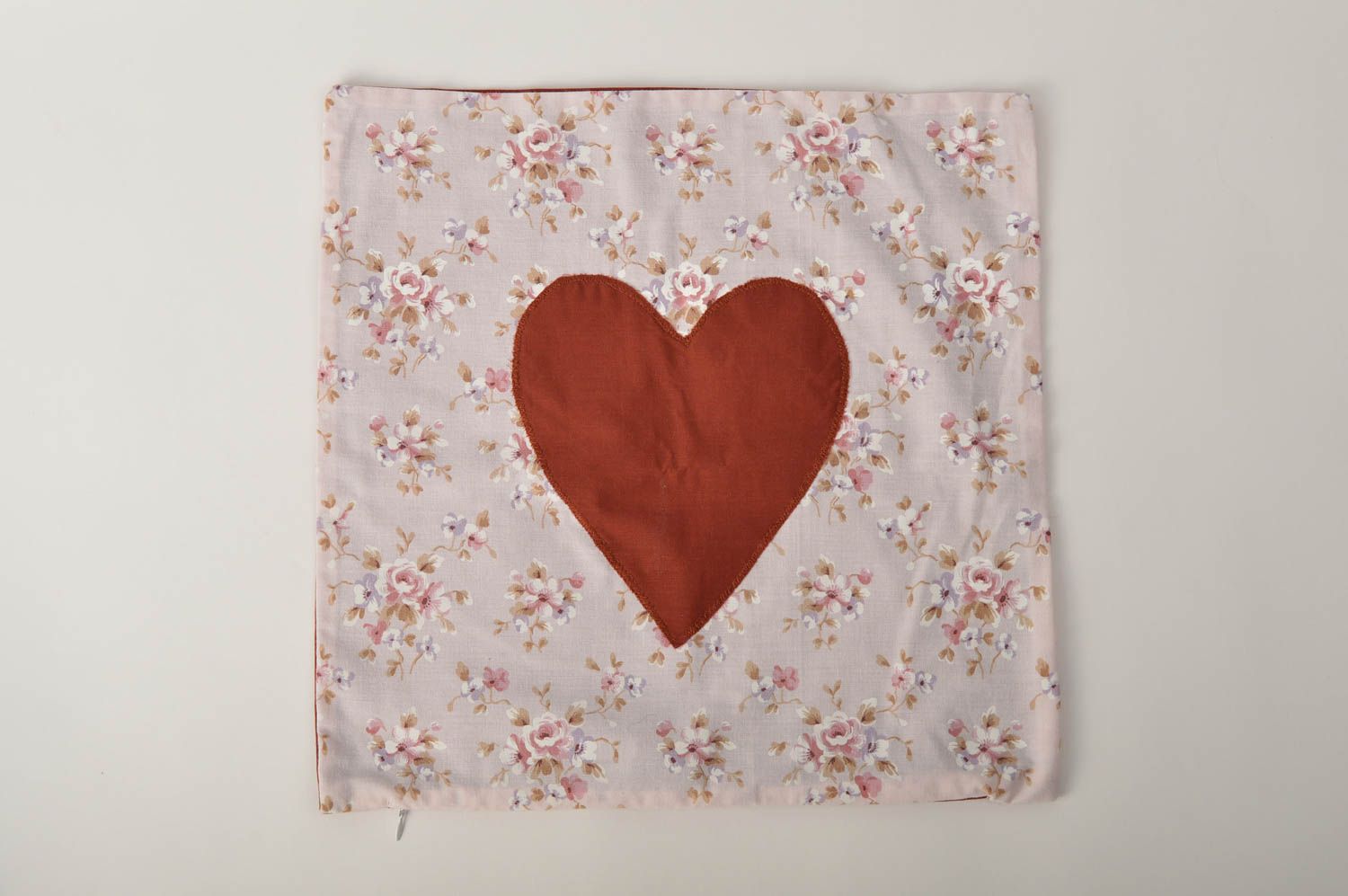 Декоративная наволочка handmade с сердцем необычный подарок текстильный декор фото 2