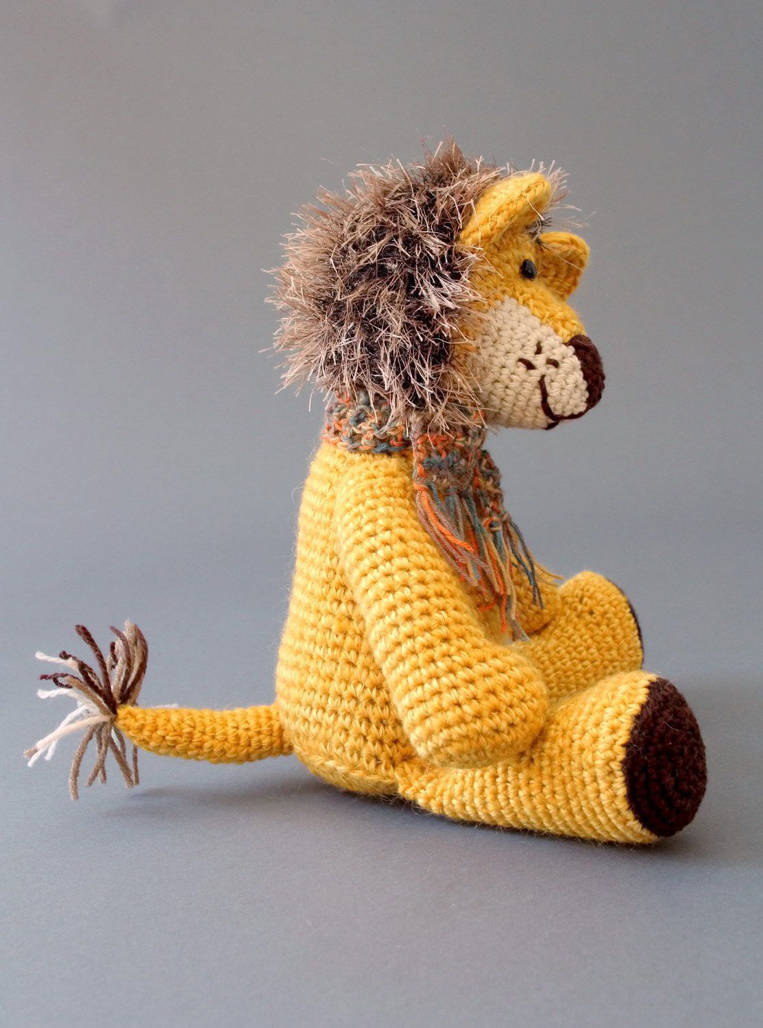 Giocattolo a maglia fatto a mano pupazzo morbido leone piccola a uncinetto foto 1