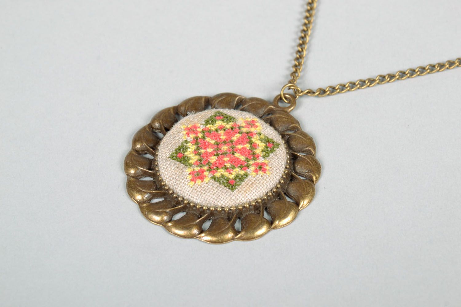 Embroidered pendant photo 3