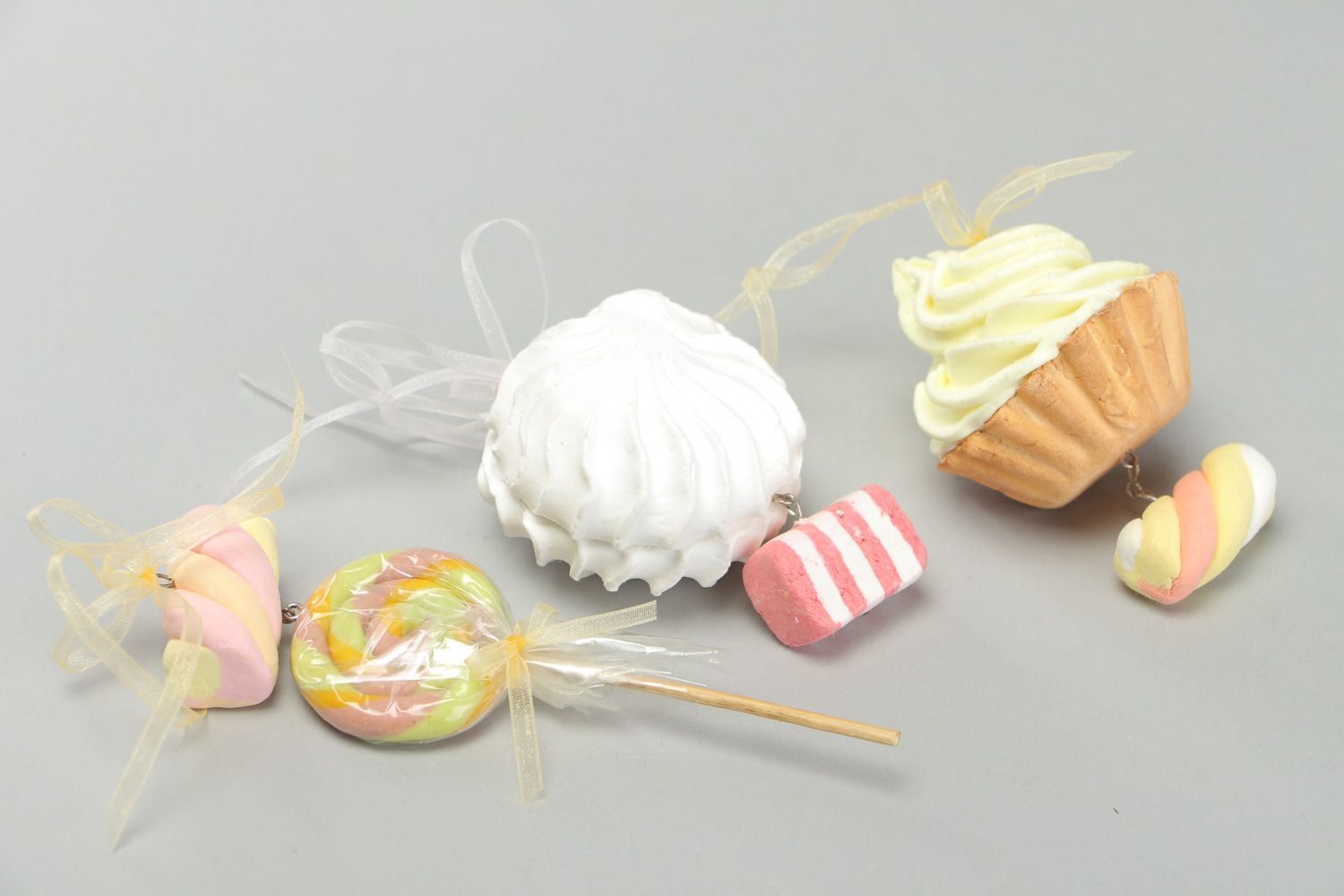 Handgemachter Deko Anhänger aus Polymerton in Form der Süßigkeiten für Interieur foto 1