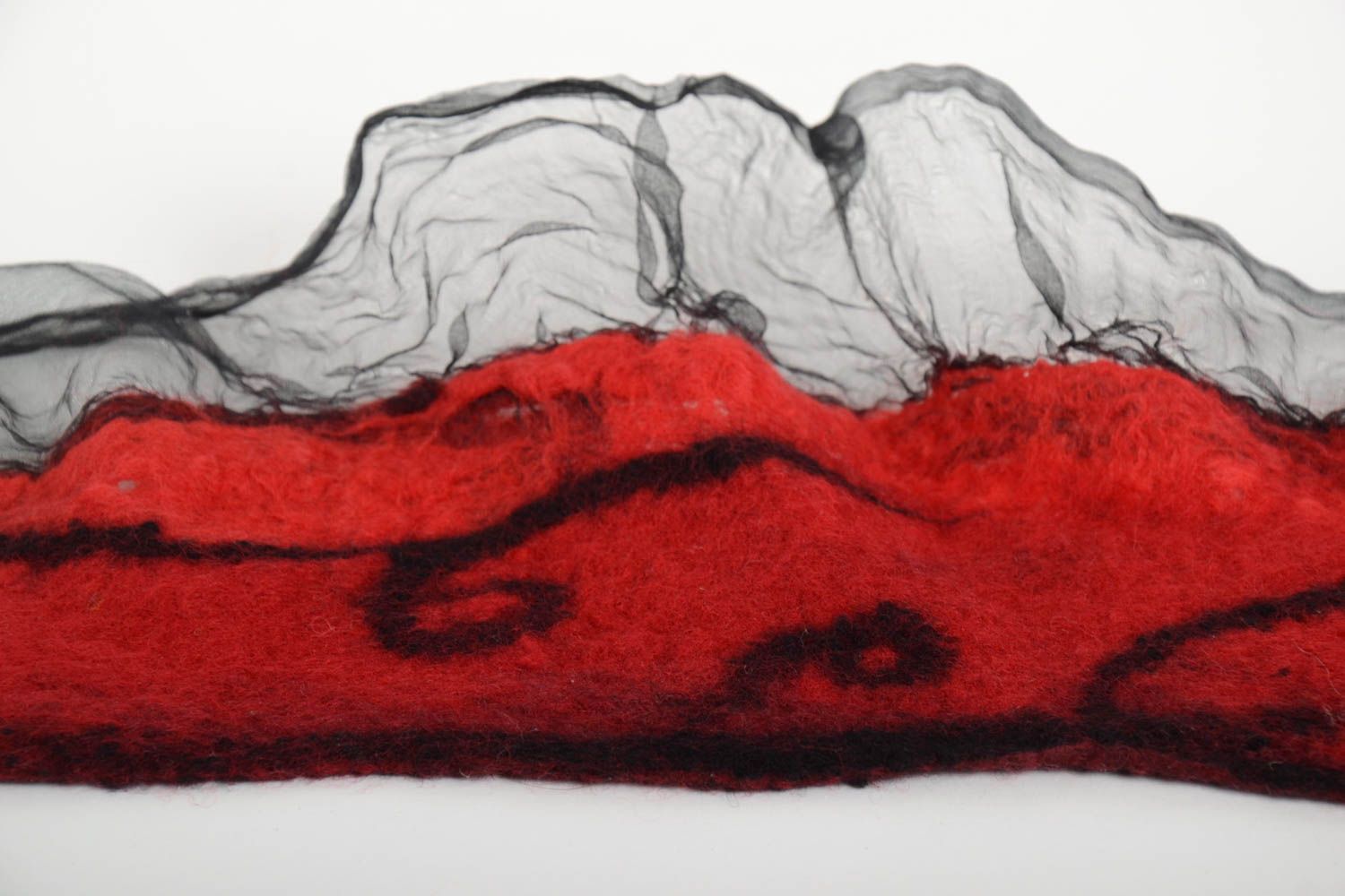 Écharpe laine feutrée Vêtement femme fait main rouge original Cadeau femme photo 2